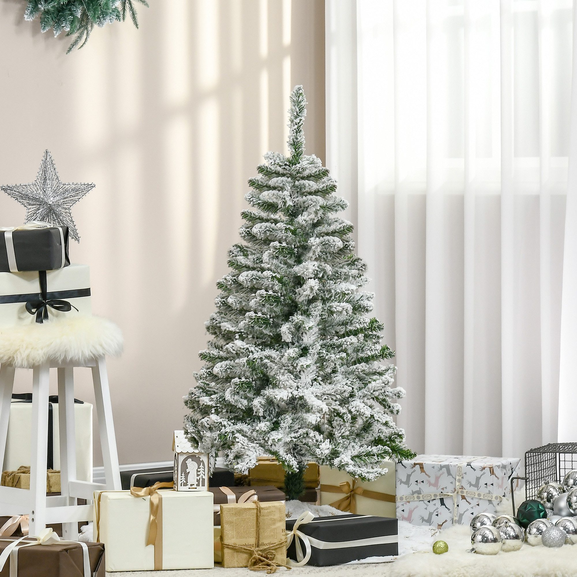 HOMCOM Künstlicher Weihnachtsbaum Kiefernbaum mit Schnee, 750 Spitzen Christbaum, Metallständer, Kiefer, für Weihnachtsfest, Indoor, grün+weiß