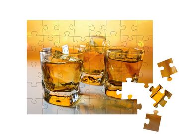 puzzleYOU Puzzle Drei Gläser Whisky mit Eis, 48 Puzzleteile, puzzleYOU-Kollektionen Whisky