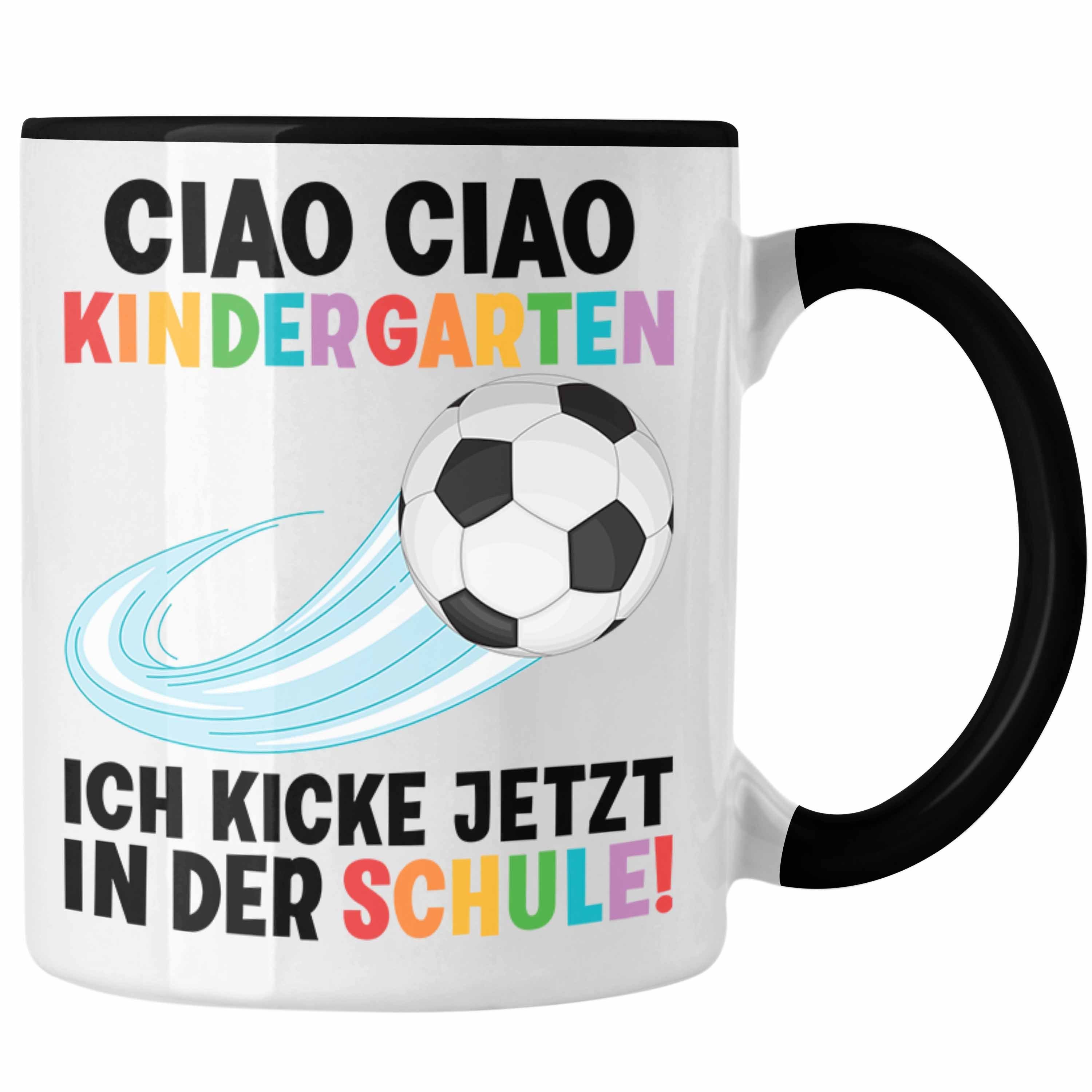 Trendation Tasse Trendation - Einschulung Junge Fußball Schulkind Geschenk für Schultüte Füllung Tasse Schulstart 1. Schultag Schuleinführung Schulanfang Geschenkidee 2022 Schwarz