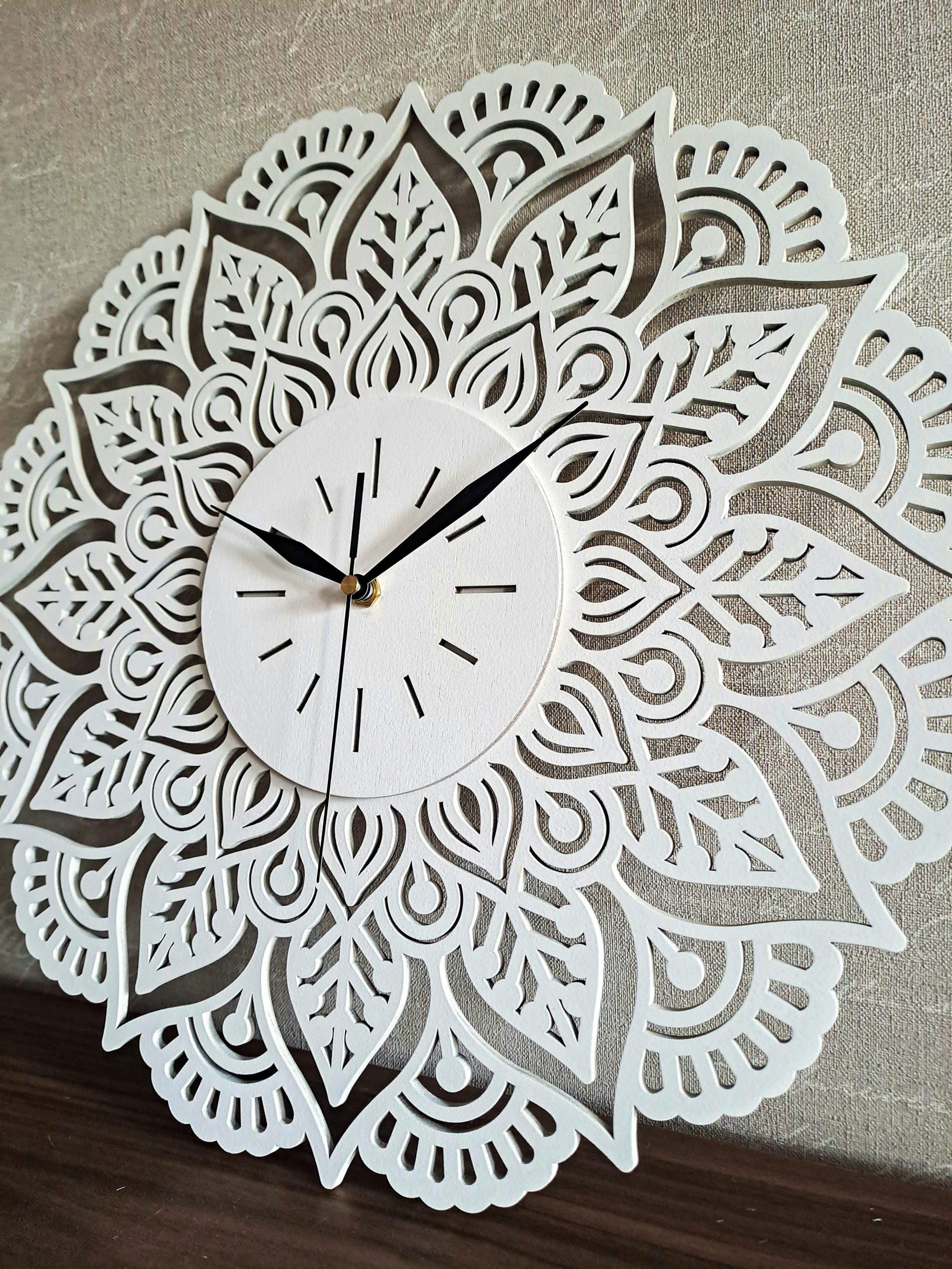 ORNAMENTI Wanduhr Grosse, modern holz hingucker Wanduhr, mandala, weiss (ohne tickgeräusche, skelettiertes Zifferblatt, Wanddeko)