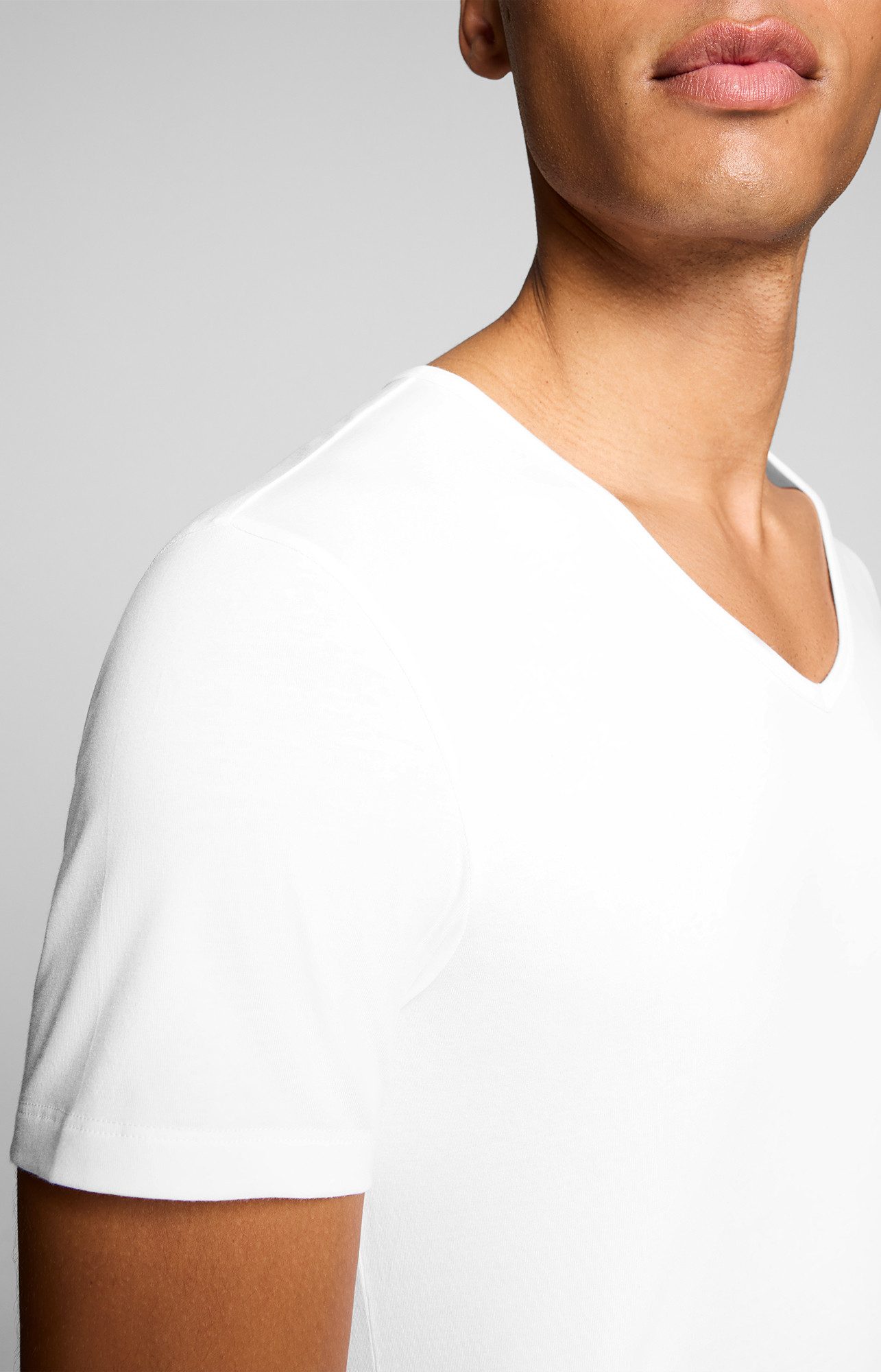 Levi's® T-Shirt LEVIS MEN V-NECK (2er Pack) mit V-Ausschnitt und kurzen Ärmeln