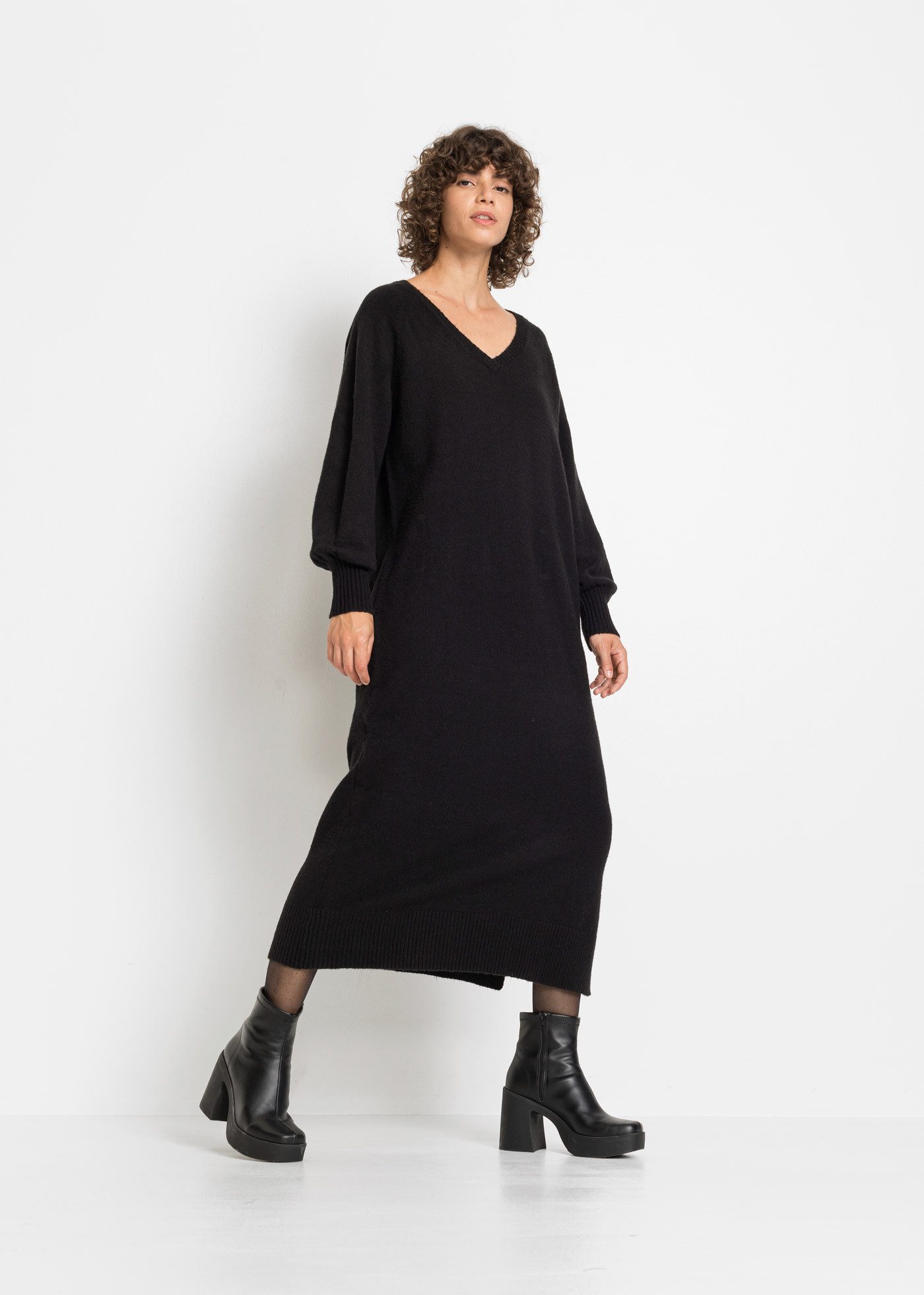 bonprix Strickkleid aus Polyacryl, Polyester und Elasthan, lässig geschnitten, Midilänge