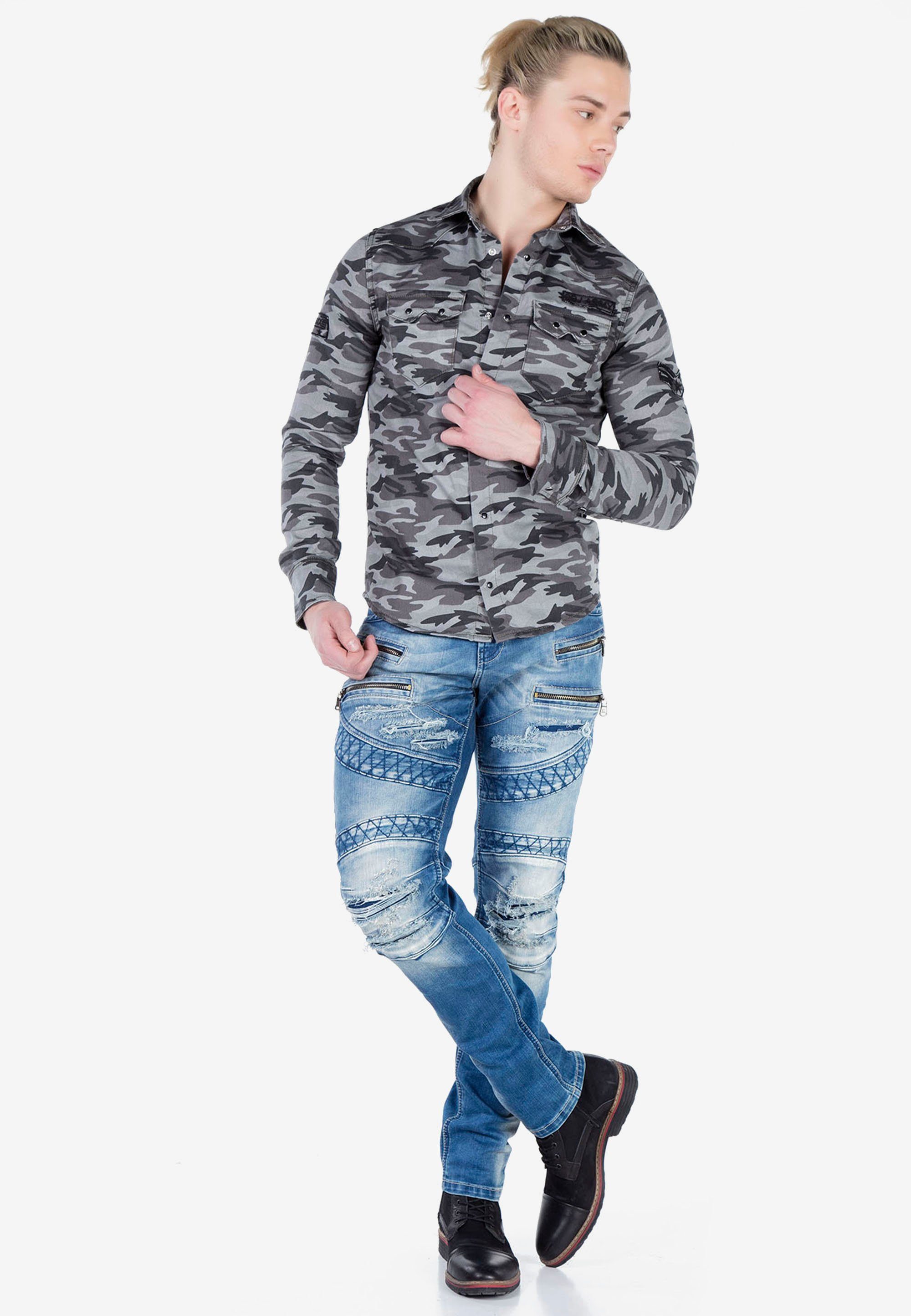 Cipo Markenaufnäher grau-mehrfarbig Langarmshirt mit & Baxx