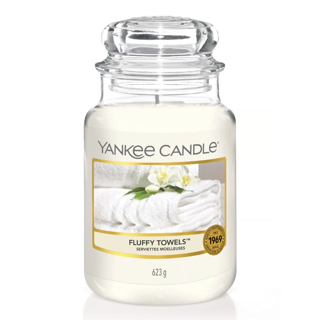 Yankee Candle Duftkerze Fluffy Towels 623 g (Duftkerze, 1-tlg., im Glas mit Deckel), Baumwolldocht, Brenndauer bis zu 150 Stunden, Geschenk, Kerze