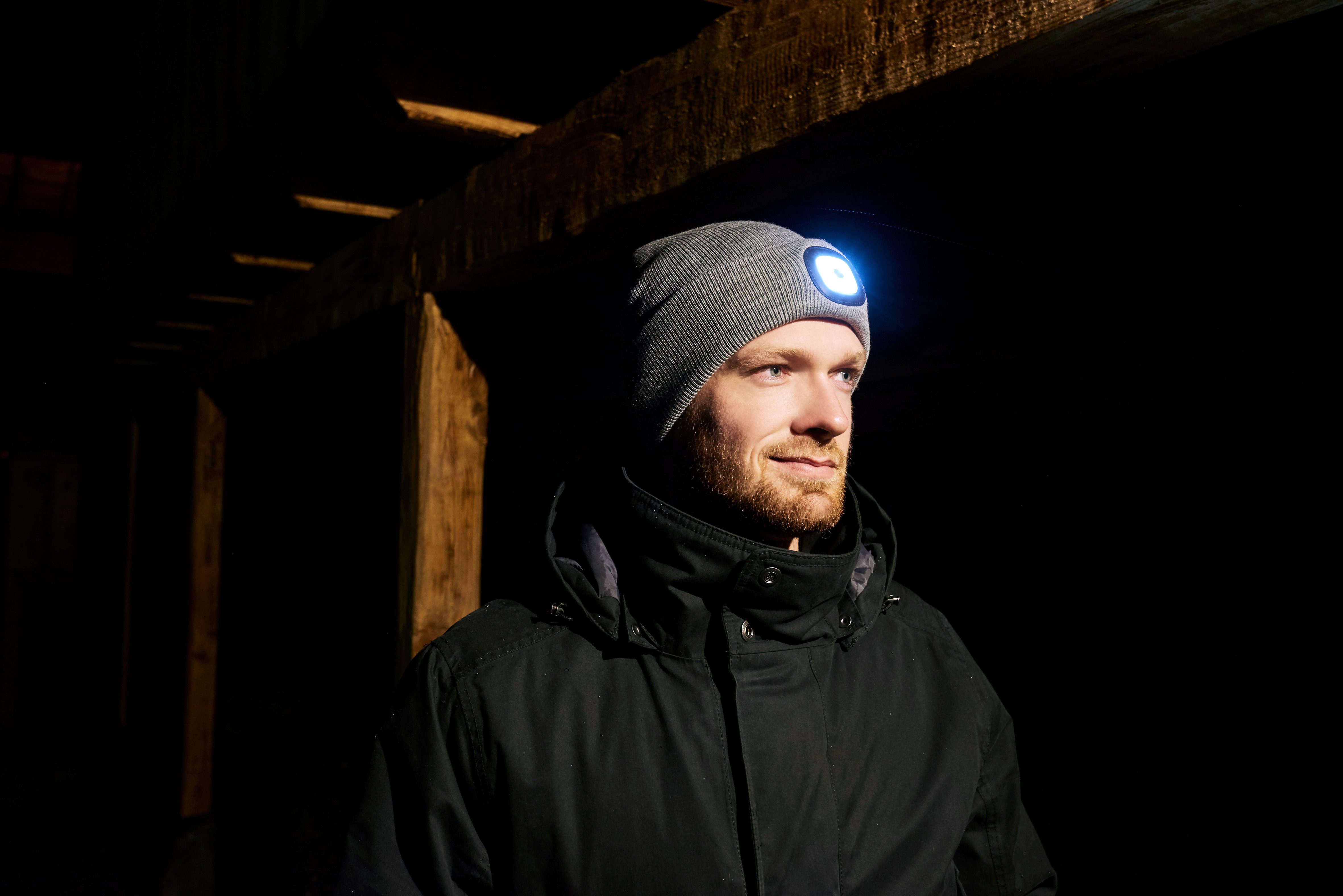 chillouts Beanie ChillLight Hat mit integrierter, wiederaufladbarer Leuchte