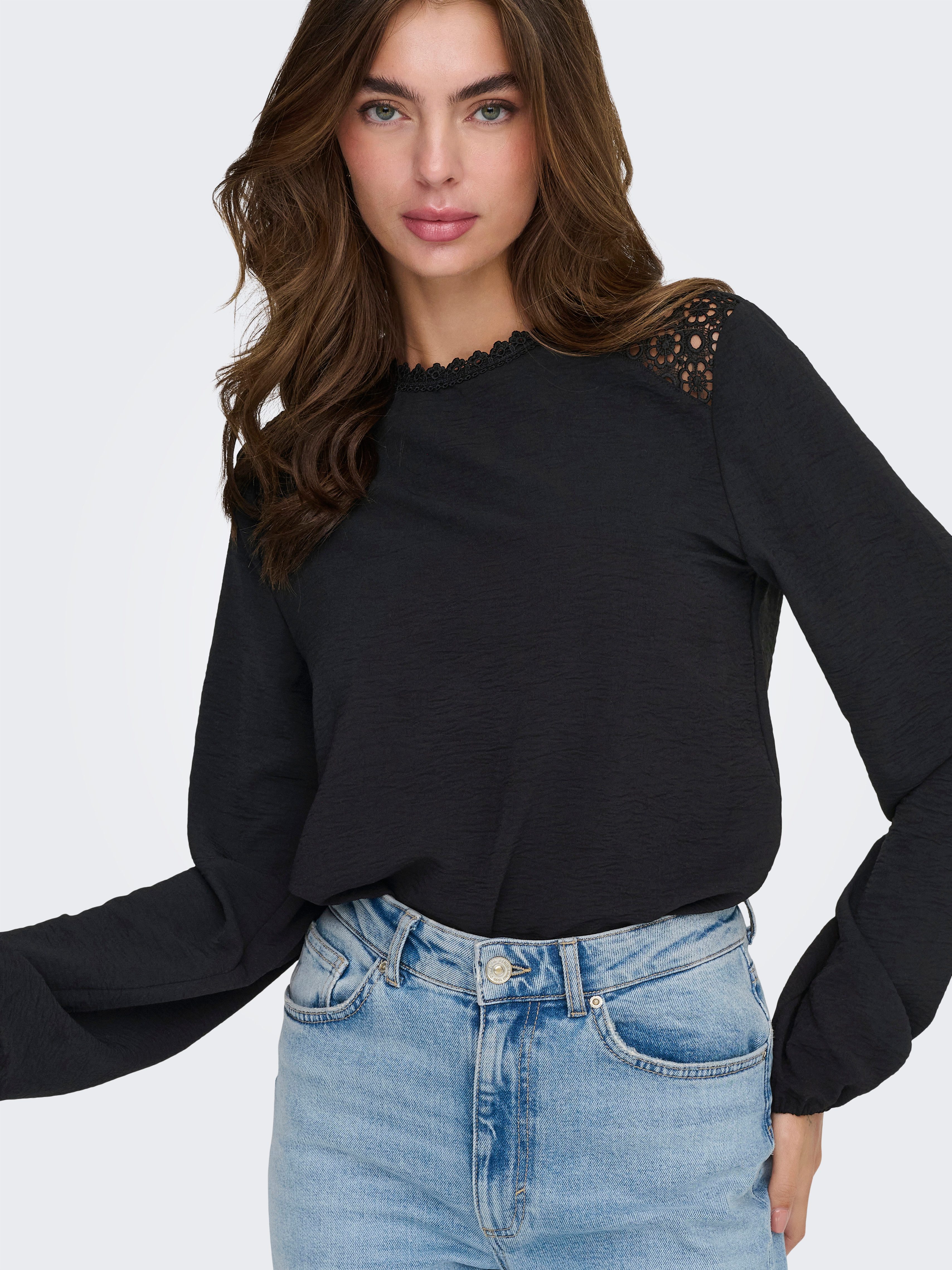 ONLY Shirtbluse ONLKATCHA LIFE LS O-NECK LACE TOP CS WVN Kunstfaser, regular fit, mit Spitzen Detail – Bild 2 von 5