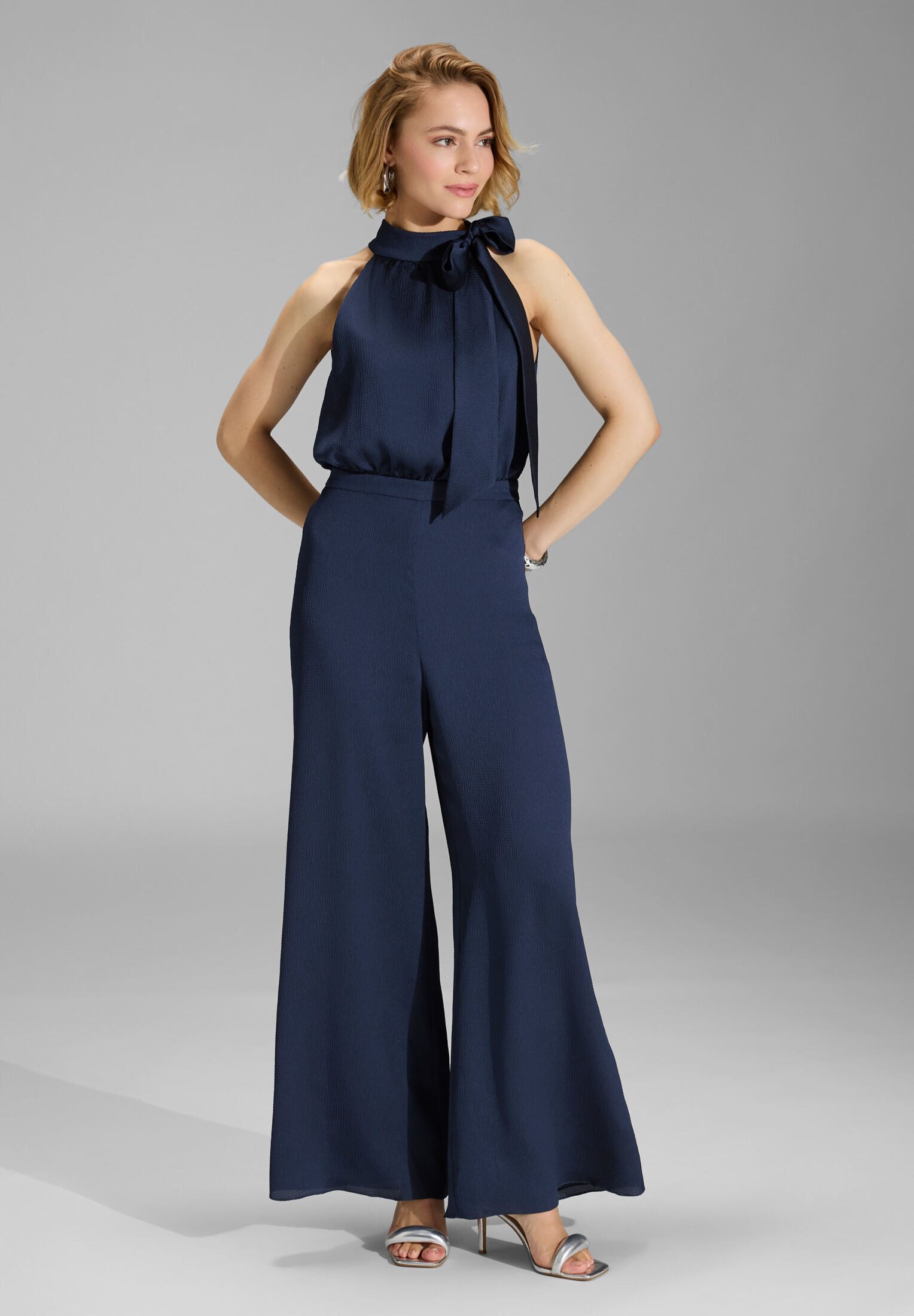 SWING Jumpsuit - Jumpsuit mit Schluppe aus Satin Oberteil in lockerer Passform