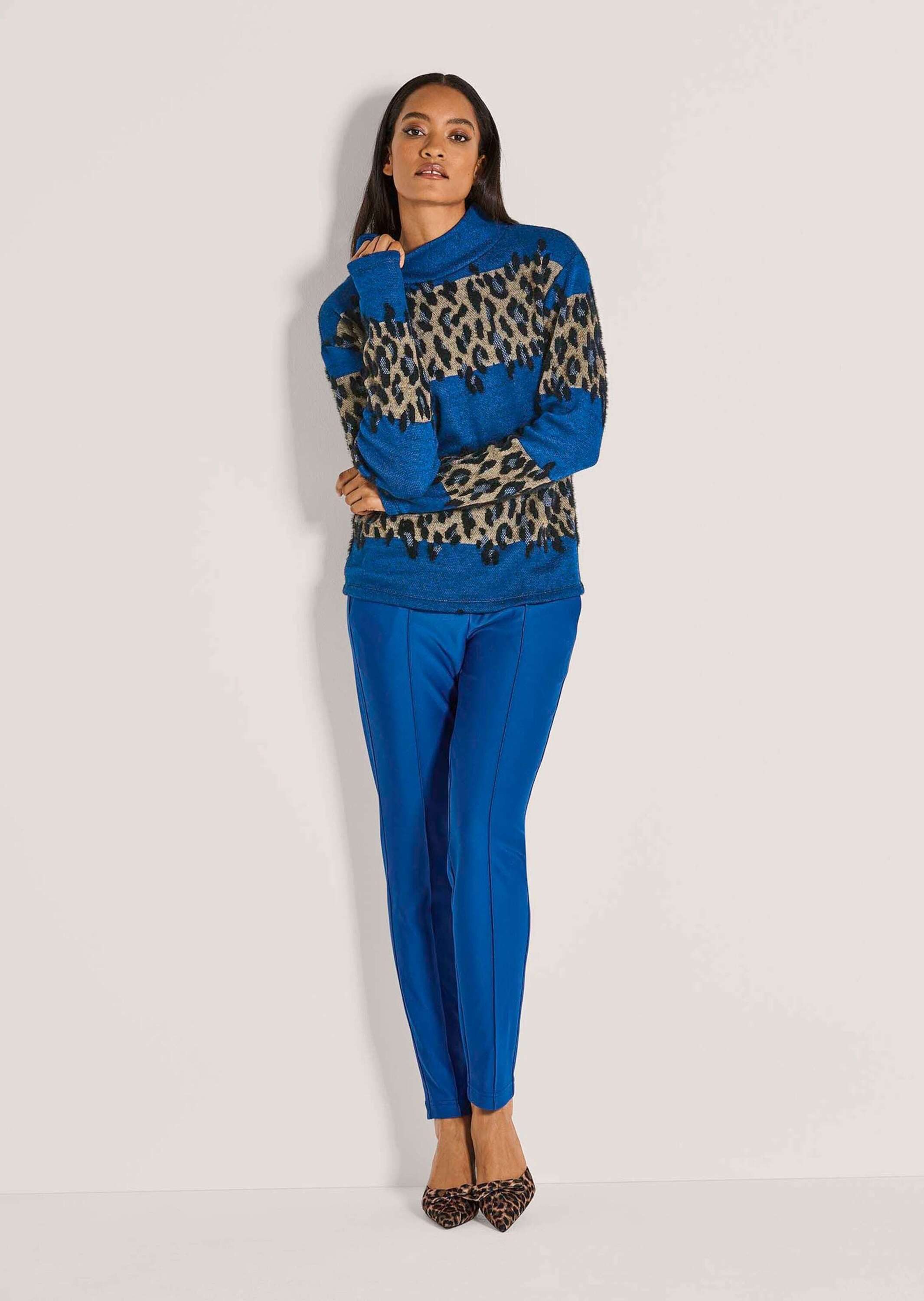 MADELEINE Langarmshirt Leo-Design Pullover mit Stehkragen Luxuriöser Jacqua günstig online kaufen