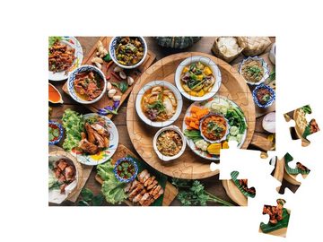 puzzleYOU Puzzle Essen auf einem Tisch in Thailand, 48 Puzzleteile, puzzleYOU-Kollektionen Asiatisches Essen