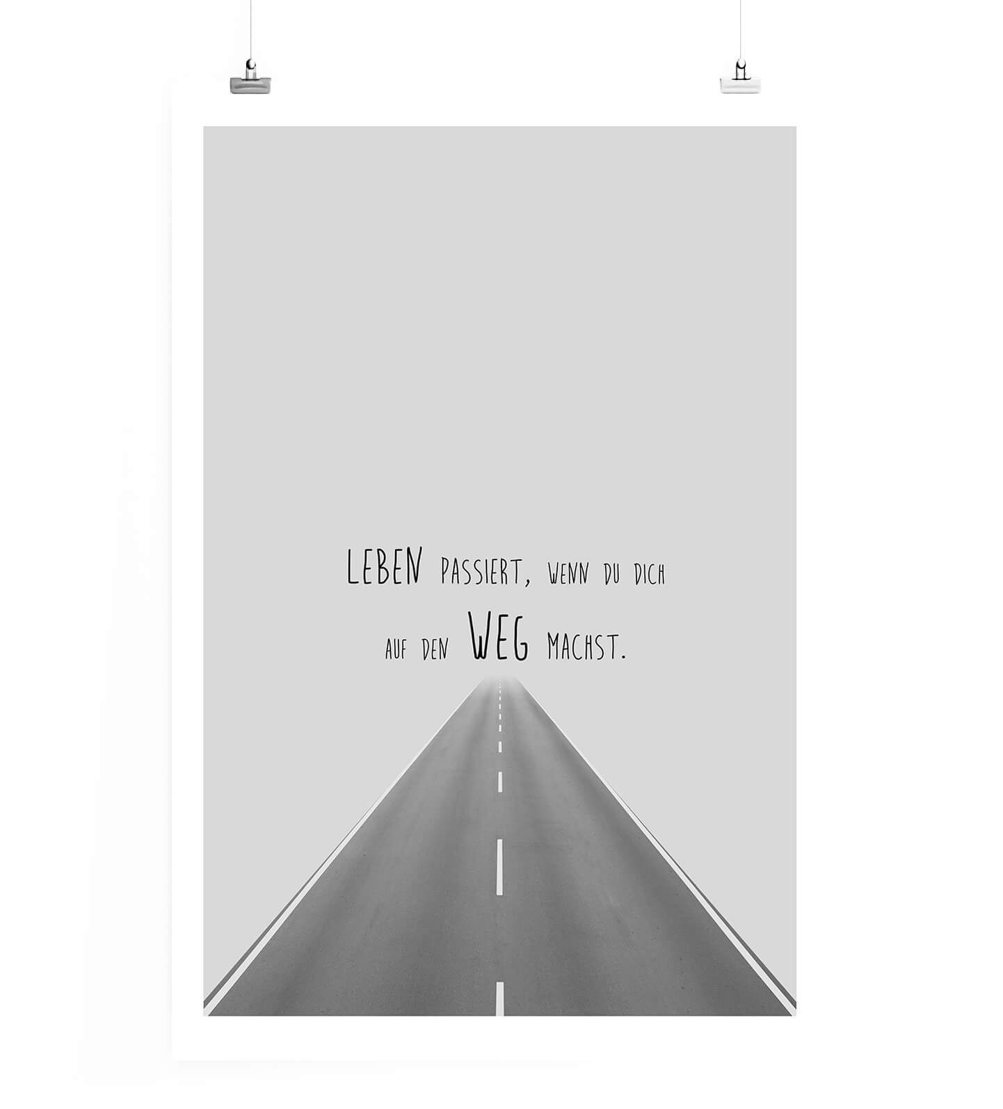 Leinwandbild Poster in 60x90cm - Leben passiert, wenn du dich auf de Weg machst.