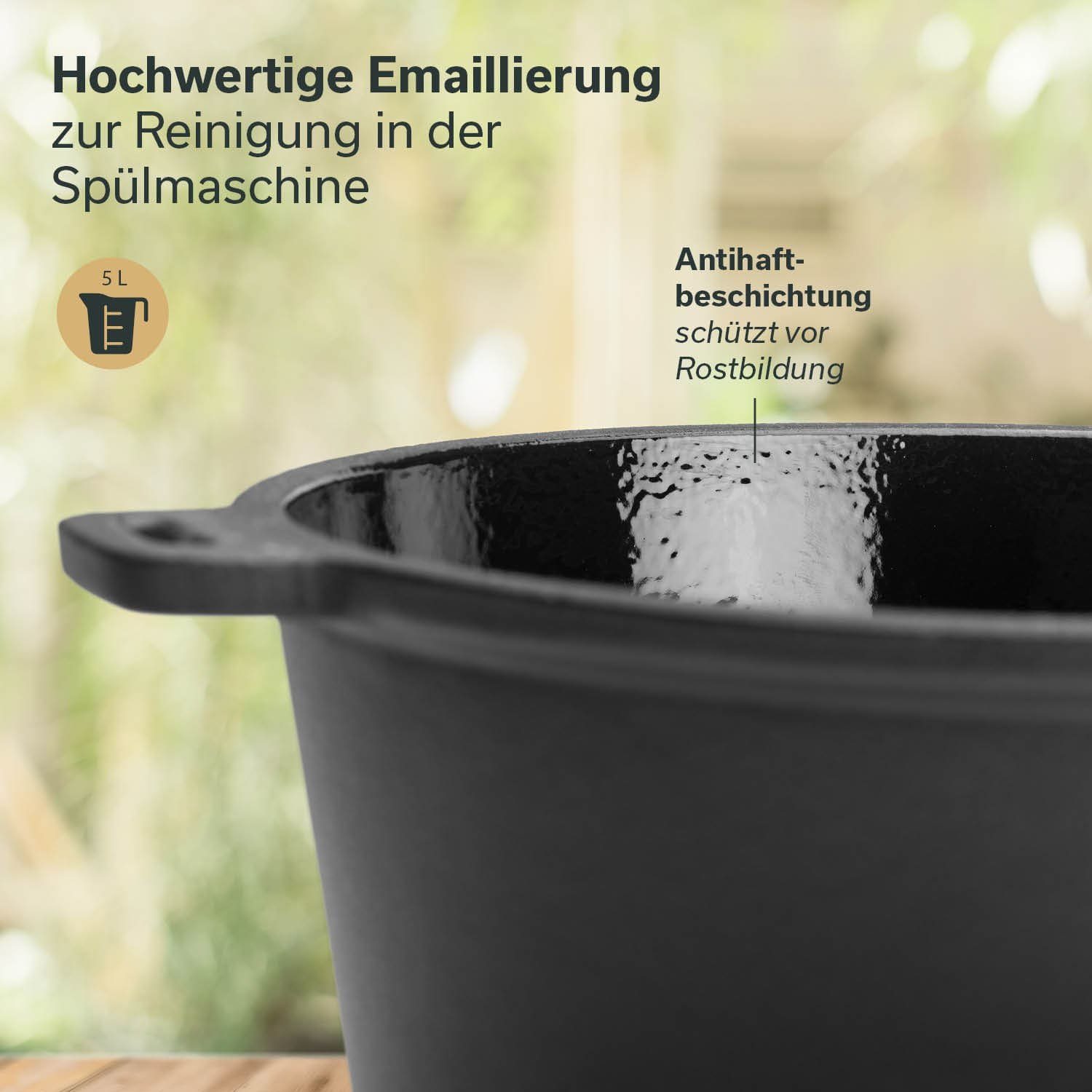 Skandika Grilltopf BBCREW Dutch Oven 8 L, Feuertopf, Gusseisen, Outdoorküche, Gulaschtopf, (Mit Füßen, Tragetasche mit Rucksackfunktion), Emaillierung, Rezeptbuch, Deckelheber, Spülmaschinenfest, auch Pfanne