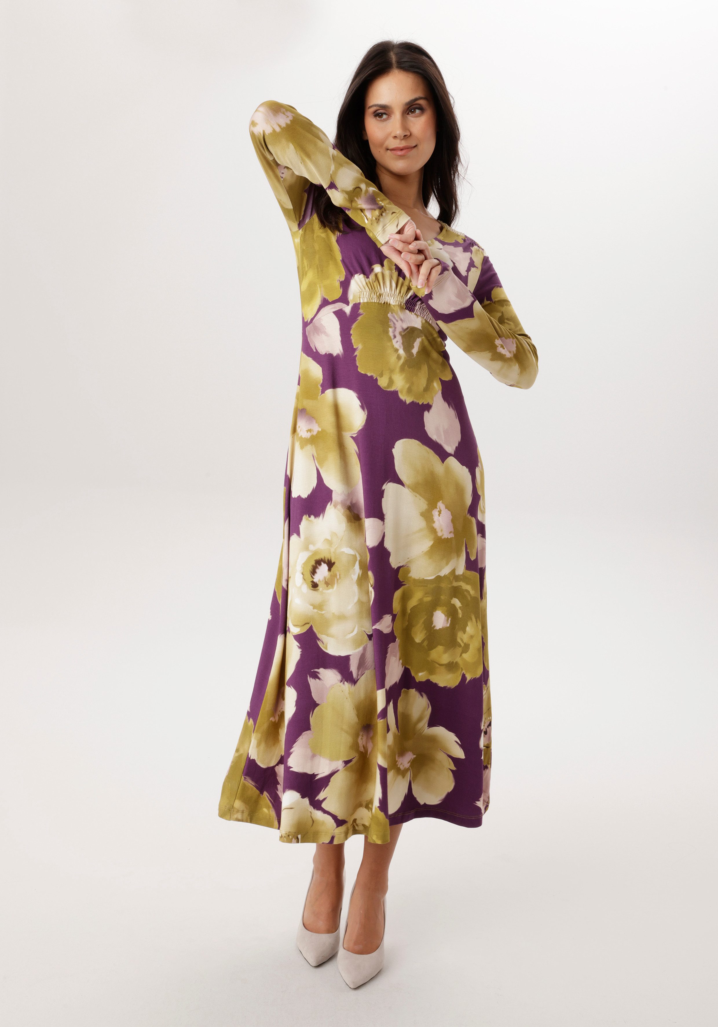 Aniston SELECTED Midikleid mit Smok-Details und fantasievollem Blütendruck - NEUE KOLLEKTION. Reduzierter Preis € 51,99. Unverbindliche Preisempfehlung € 59,99, (€ 51,99 pro 1 Stk)