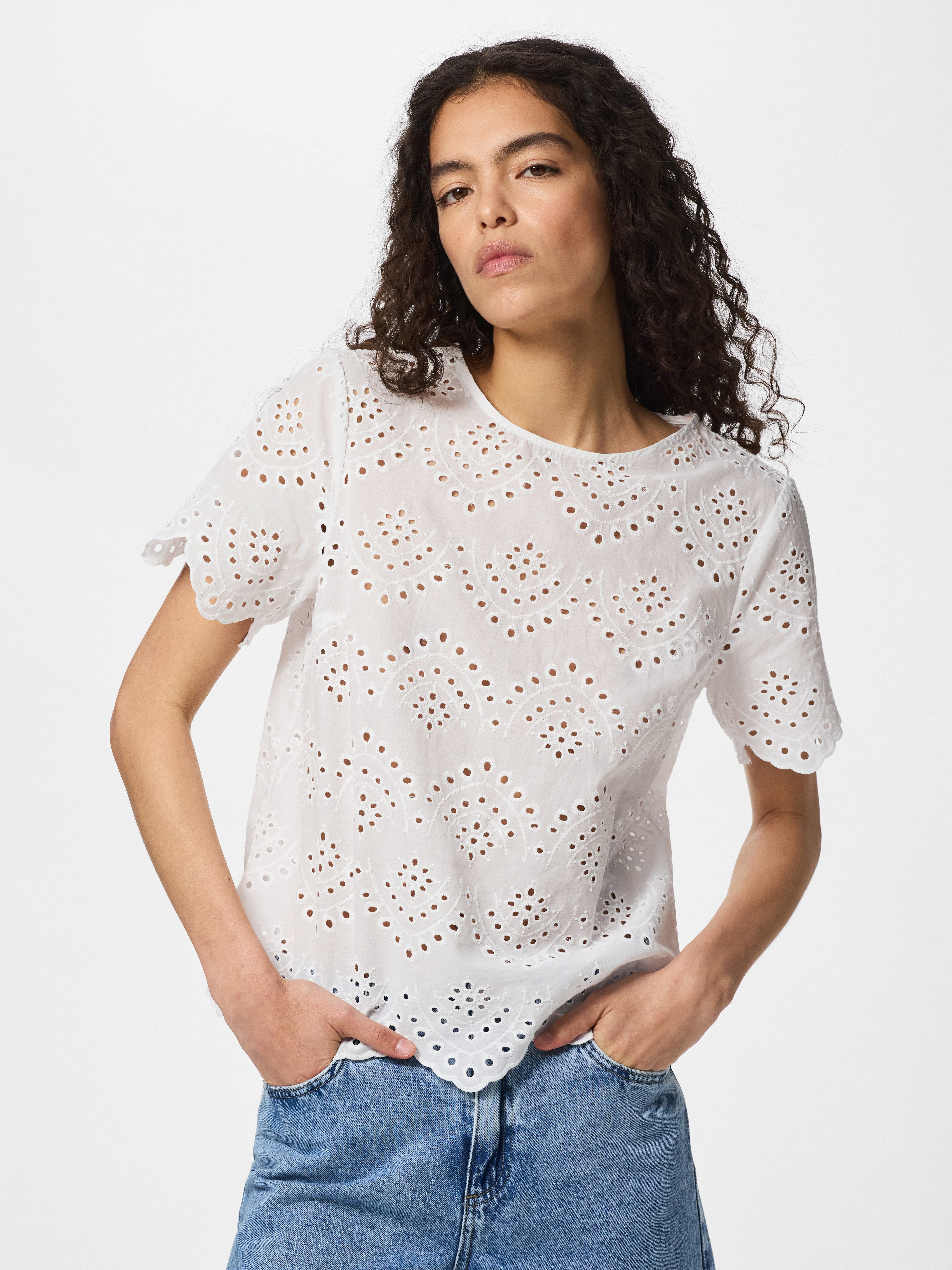 pieces Shirttop PCVILDE SS TOP WVN NOOS mit Allover-Lochstickerei