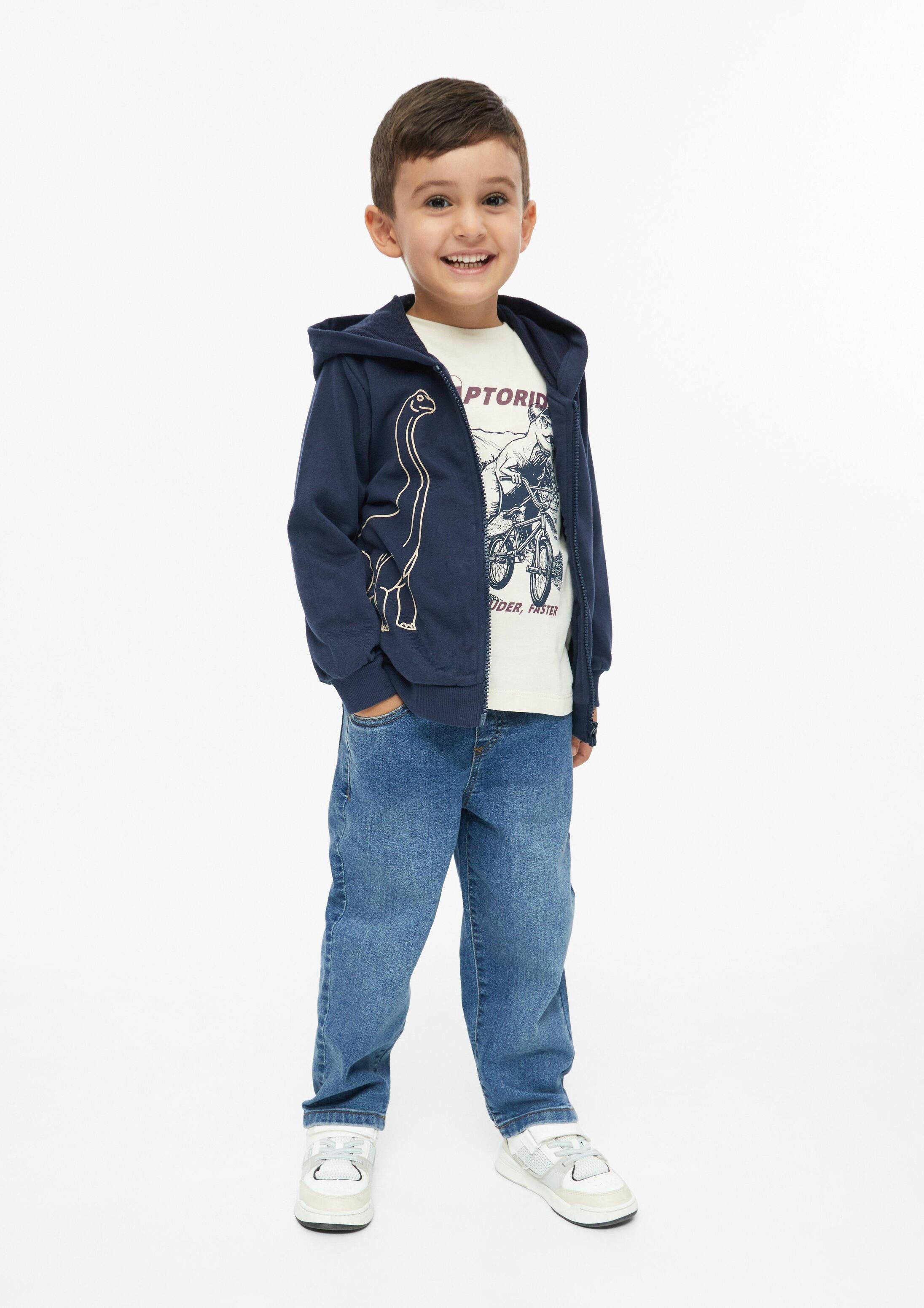 s.Oliver Sweatjacke Sweatshirt Jacke Sweatjacke mit Kapuze und umlaufendem Dino-Print – Bild 3 von 4