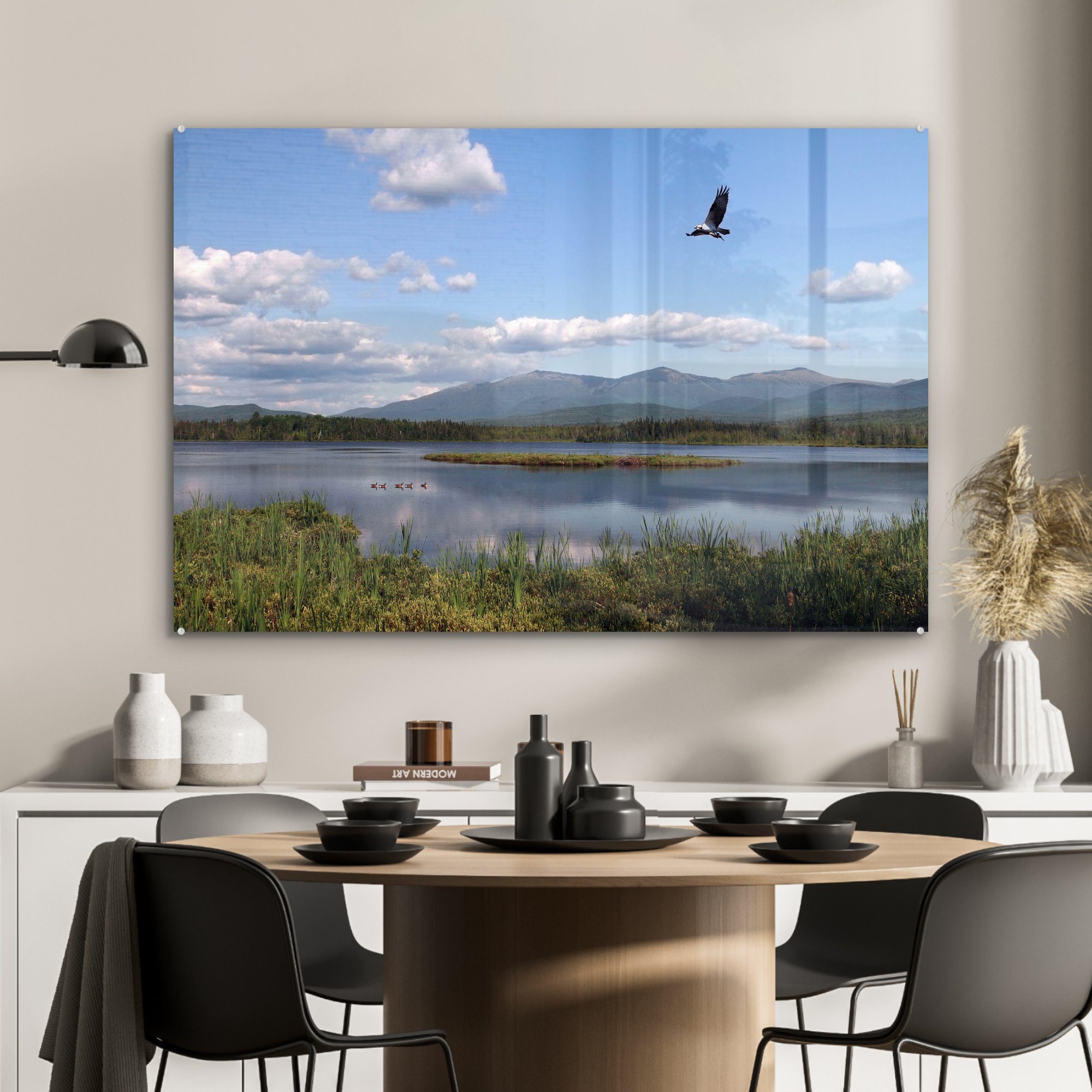 über Acrylglasbilder Hampshire, St), Acrylglasbild & See mit (1 Wohnzimmer New MuchoWow Vogel einem Beute in Schlafzimmer