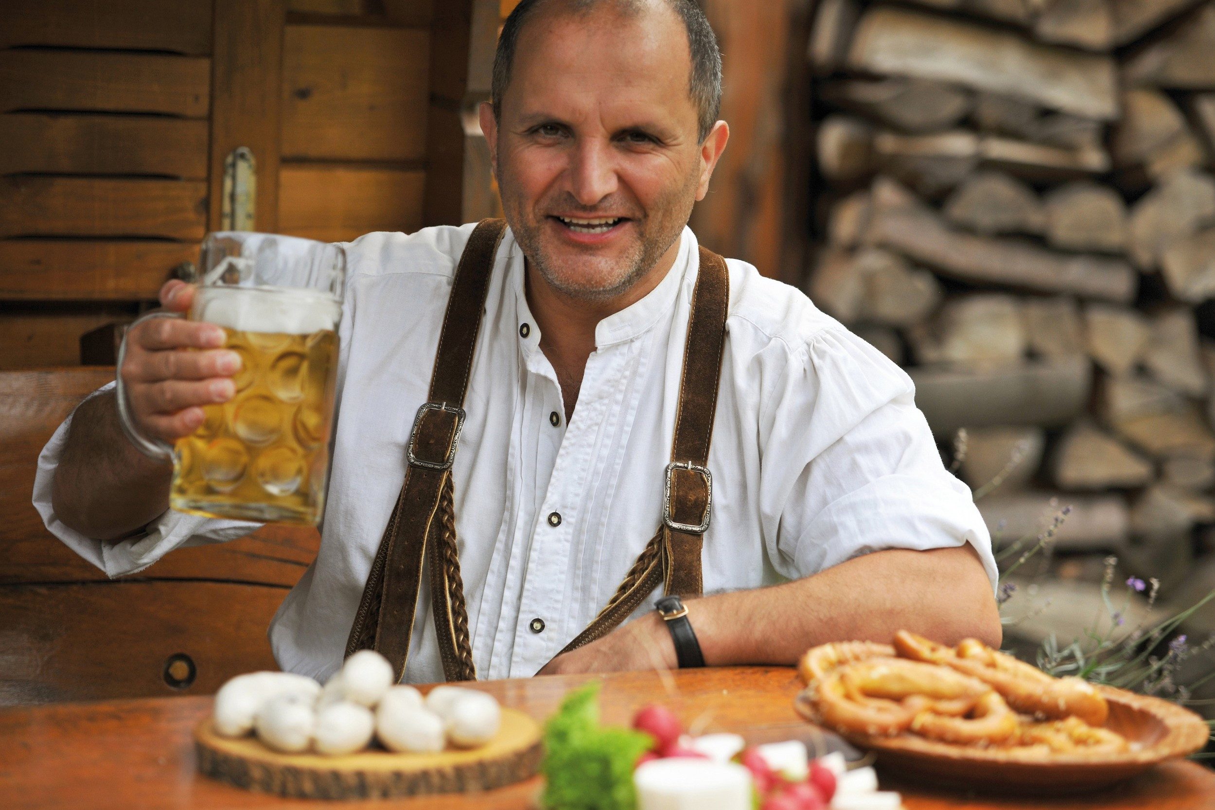 La Chasse® Lederhose Trachten-Lederhose "Wörgl" mit Stickerei und Hosenträger kurz Oefele