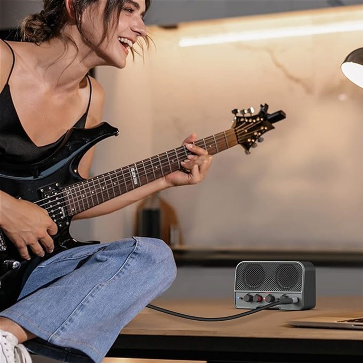 tragbarer Bluetooth-Lautsprecher K&B Drahtloser Mini-Gitarrenverstärker