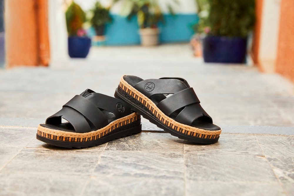 Rieker Pantolette Keilabsatz, Sommerschuh, Schlappen mit Juteumrahmung