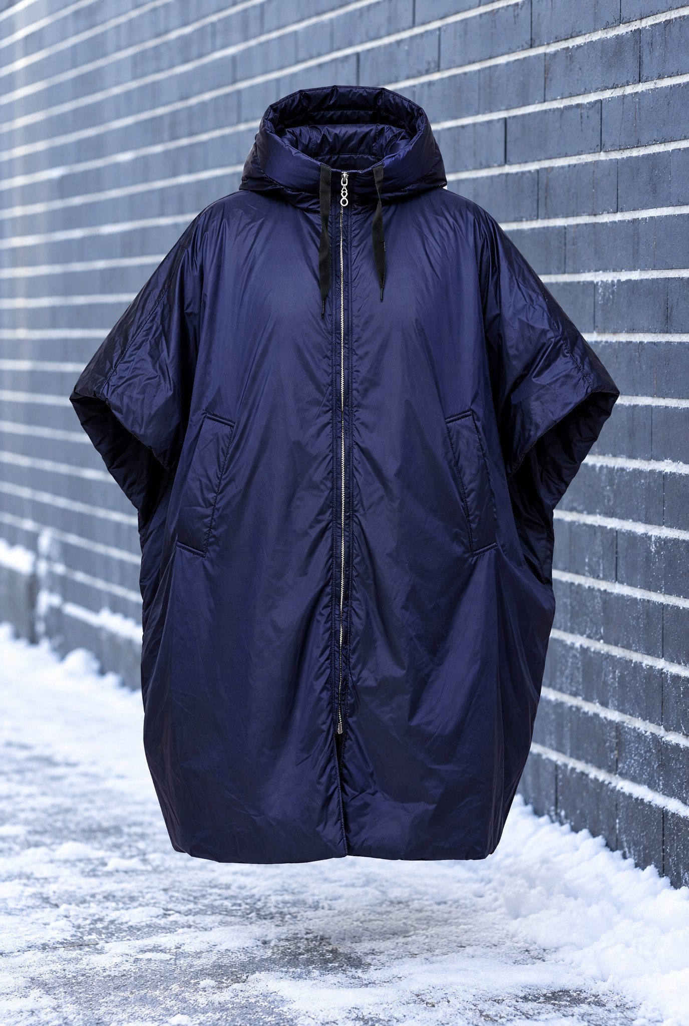 Travel 8 Poncho Moderner Daunenponcho mit Gummizug und Kapuze in Navy – Bild 4 von 5