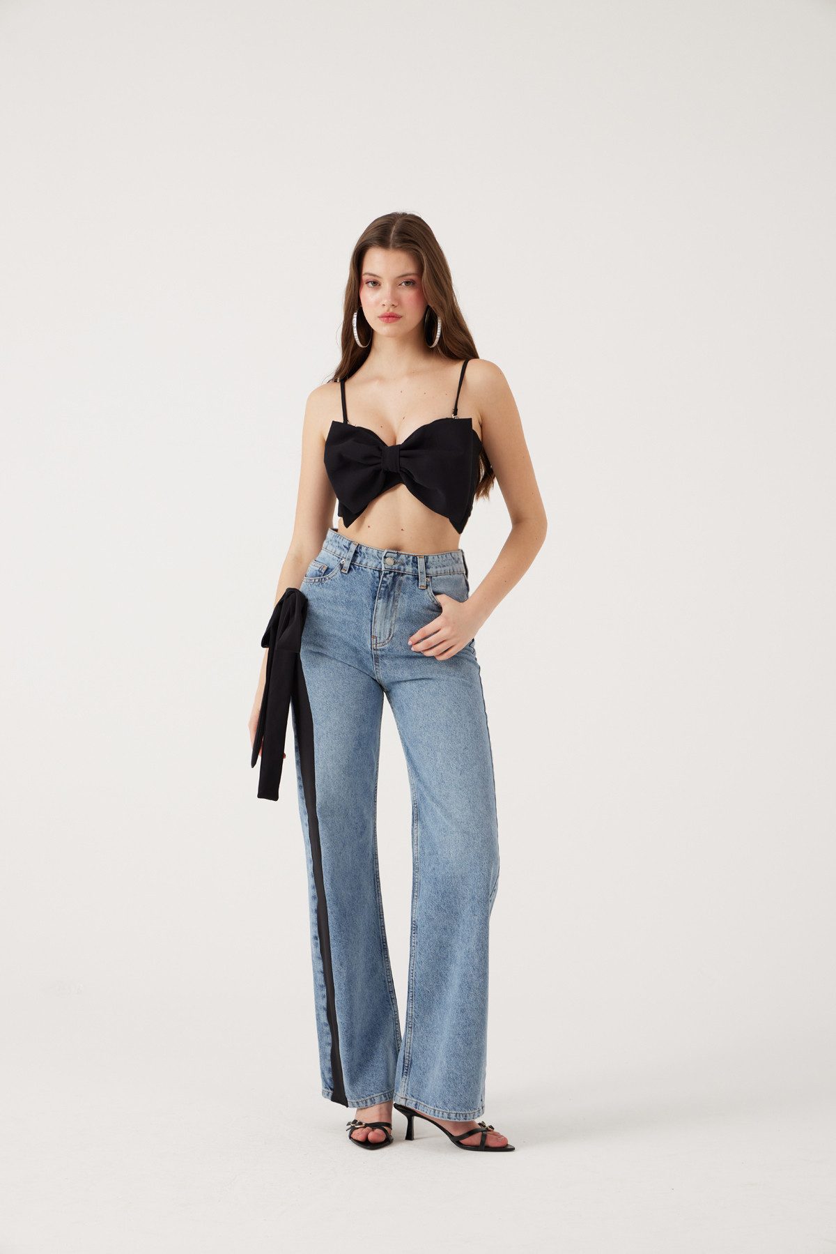 HOLLY LOLLY Bequeme Jeans Hochtaillierte Jeans mit Banddetails