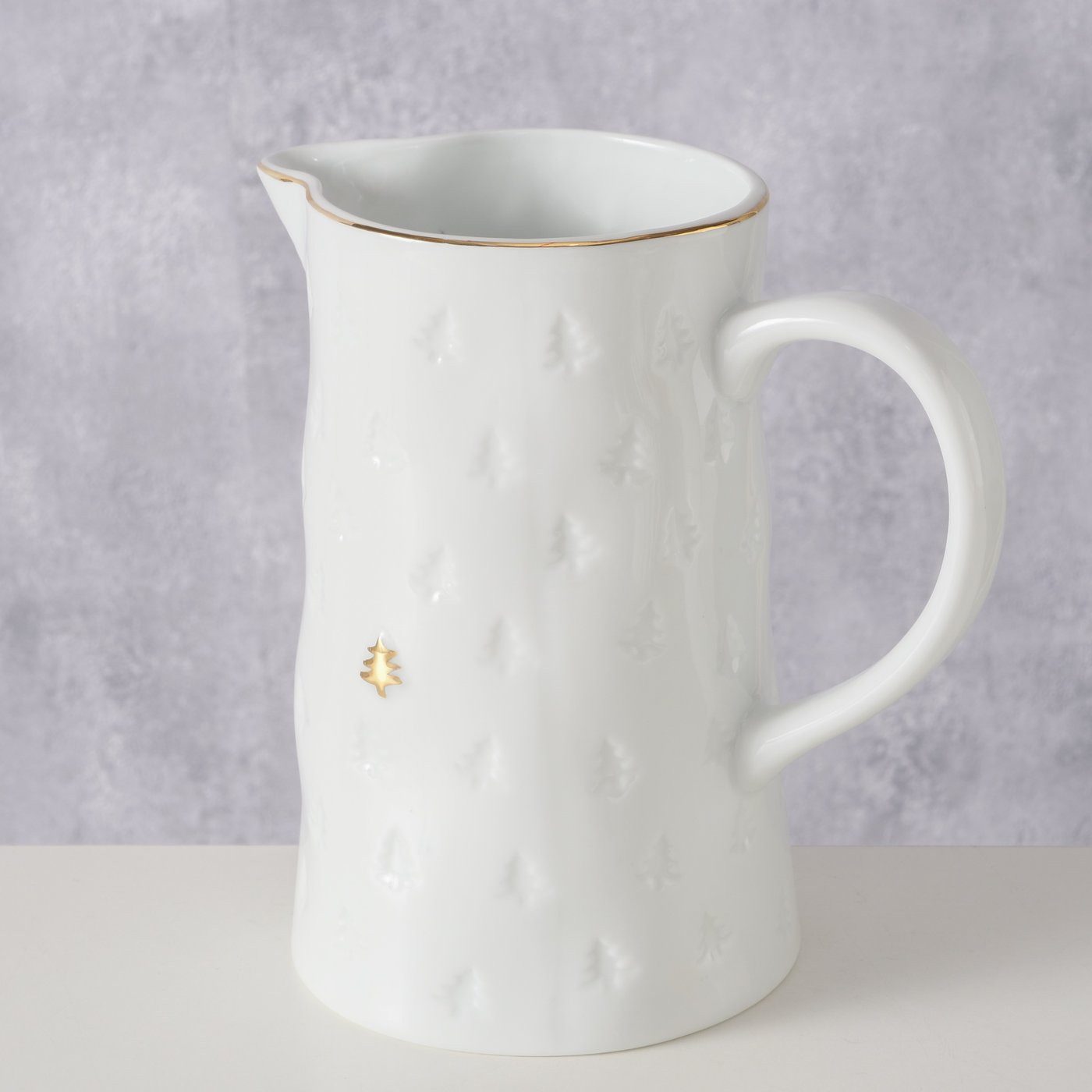 BOLTZE GRUPPE GmbH Wasserkrug Krug mit Tannenmotiv PINO, 1,35 l, (1 Stk), mit Tannenmotiv