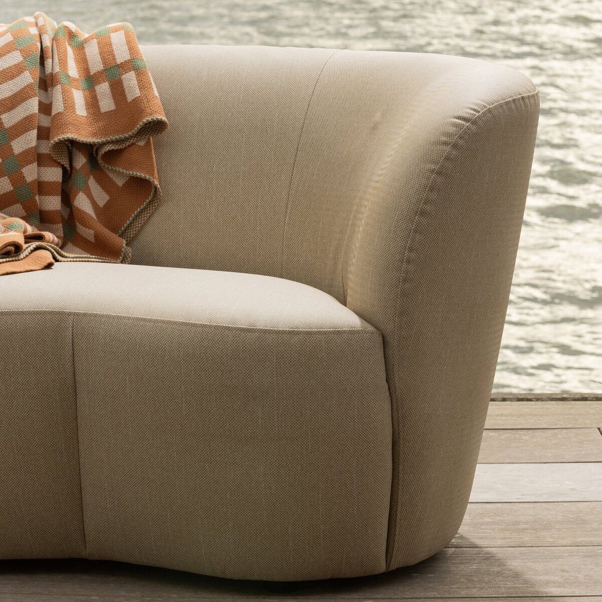 WOOOD Gartensofa, Weiche, runde Formen, wetterfester Outdoor-Stoff, kompakte Große