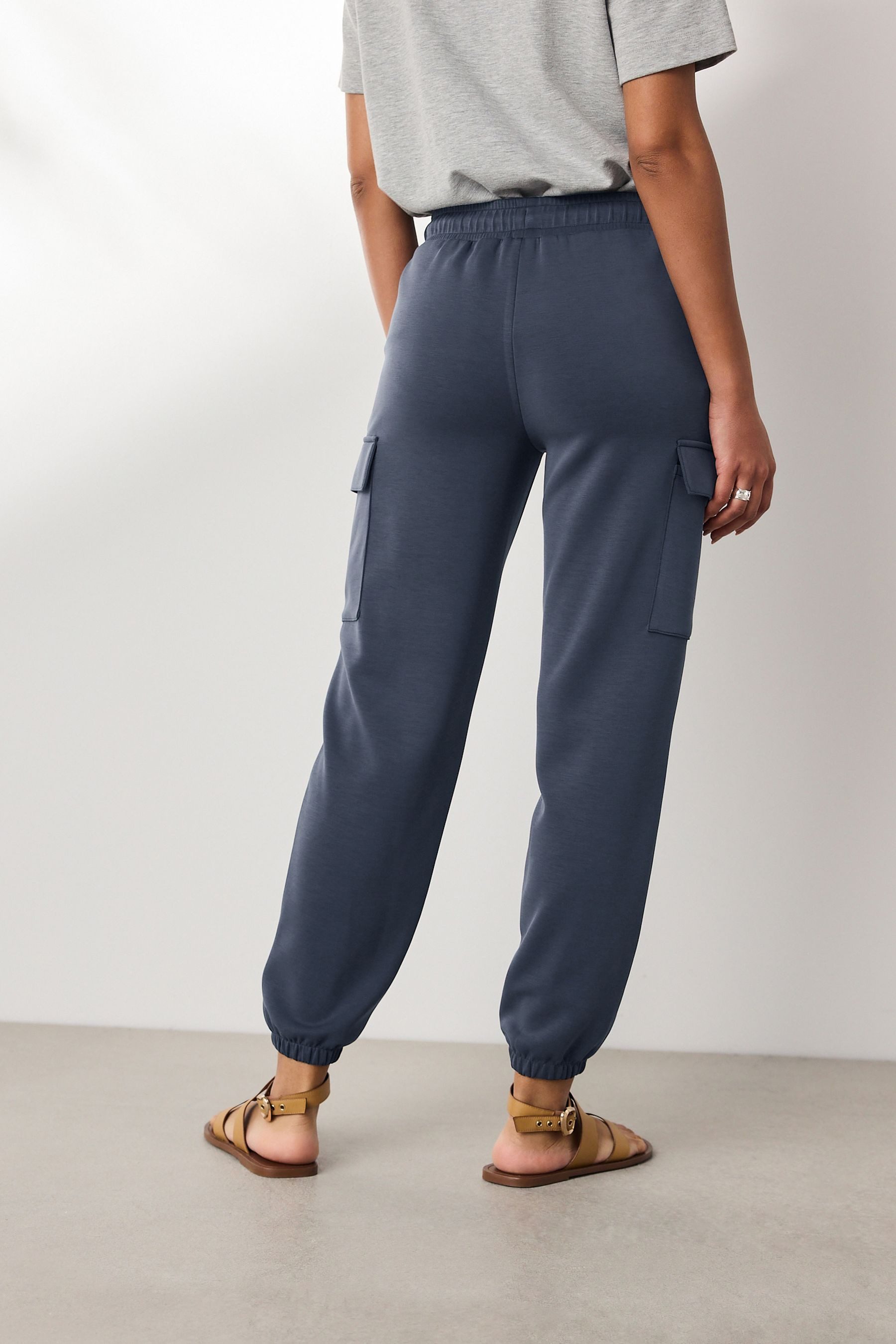 Next Jogginghose N. Premium Jogginghose, Bündchen + Cargo-Taschen (1-tlg)