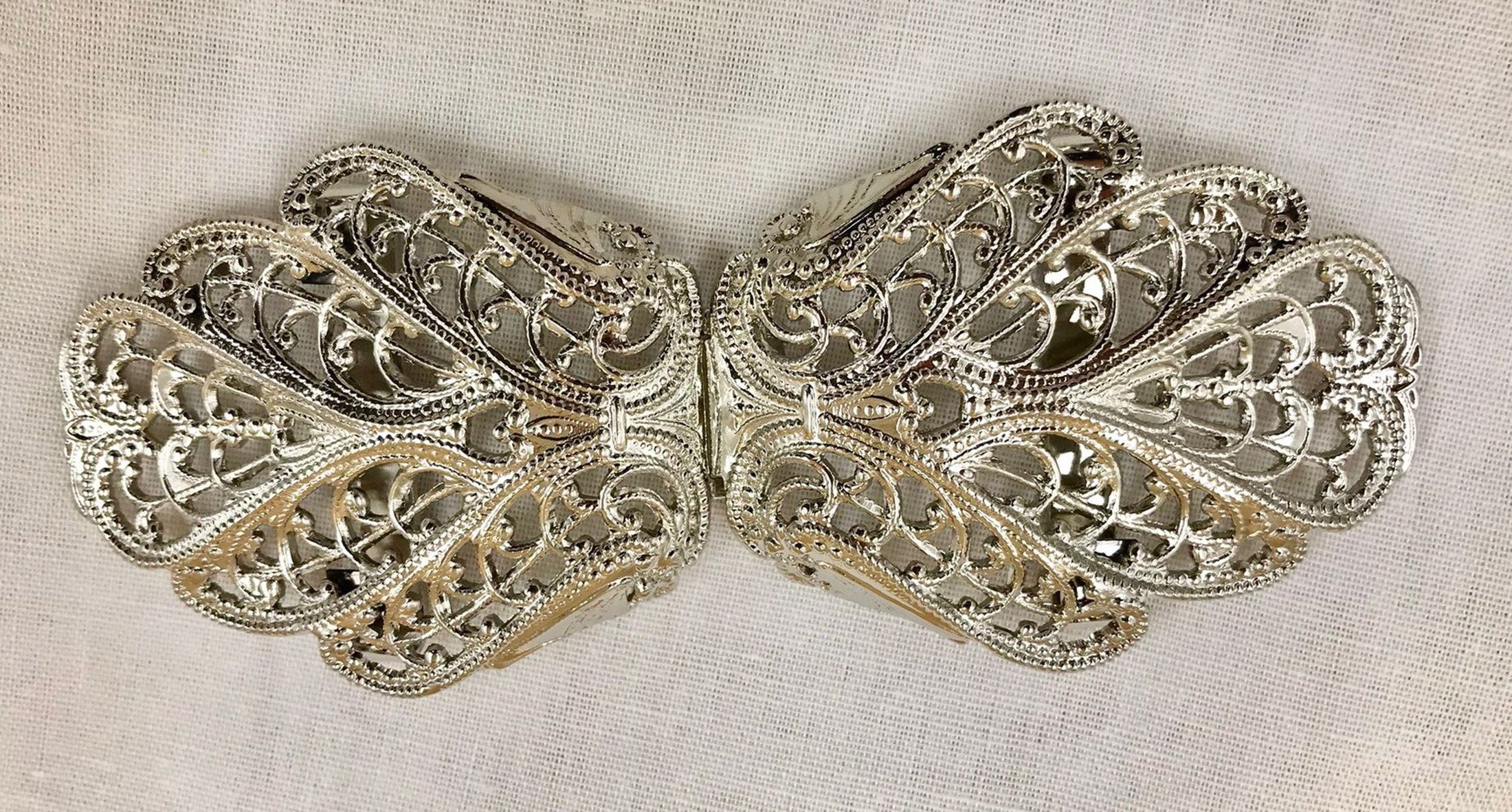 Pezzo D'oro Gürtelschnalle Dirndlschließe,Schürzenschließe,silber, filigrane Form, 2 tlg (2-teilig) 2-teilig, hergestellt in Bayern