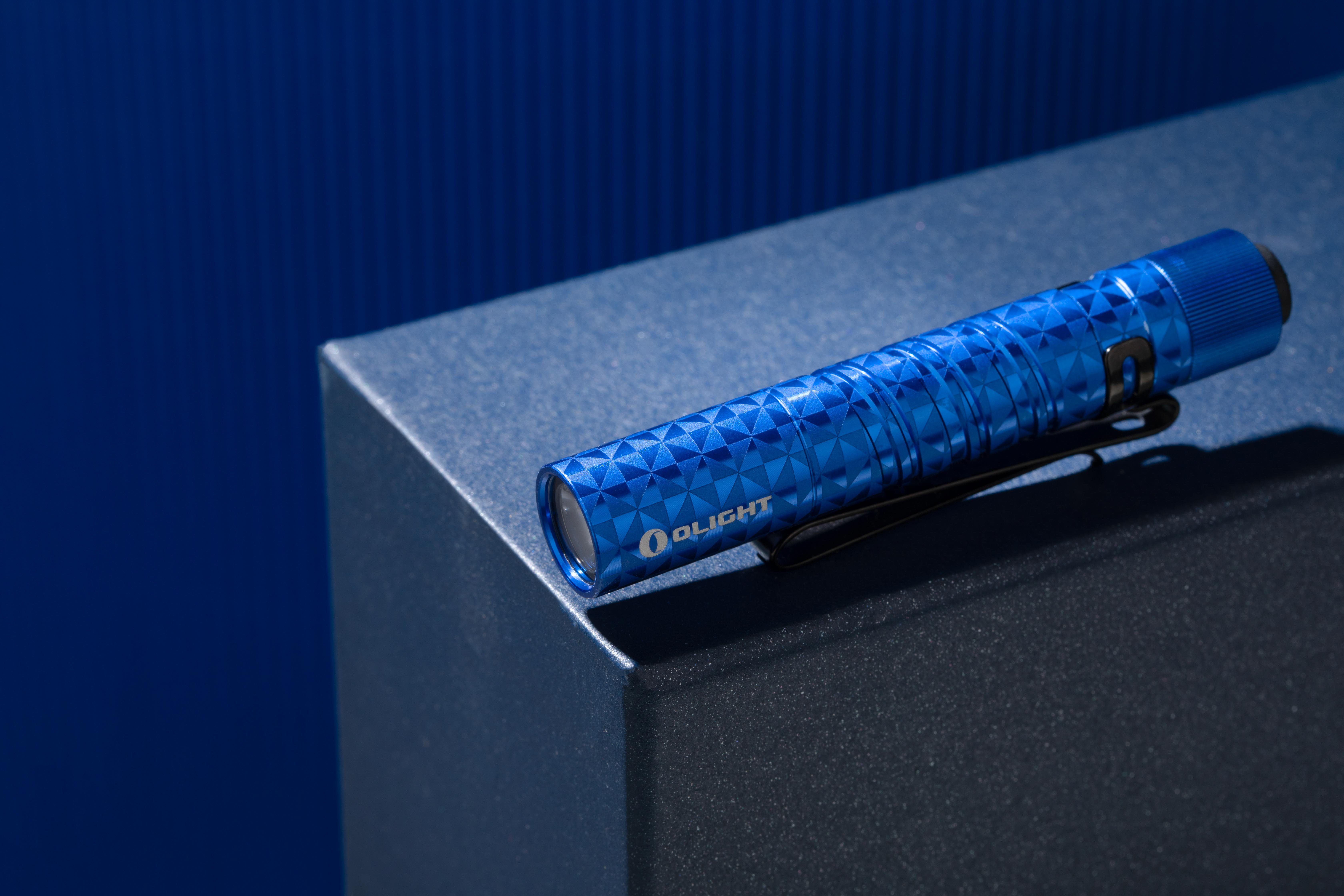 66m EOS I3T Blau Schlüsselbund Taschenlampe Pinwheel LED Reichweite OLIGHT Taschenlampe 180 Lumen Mini