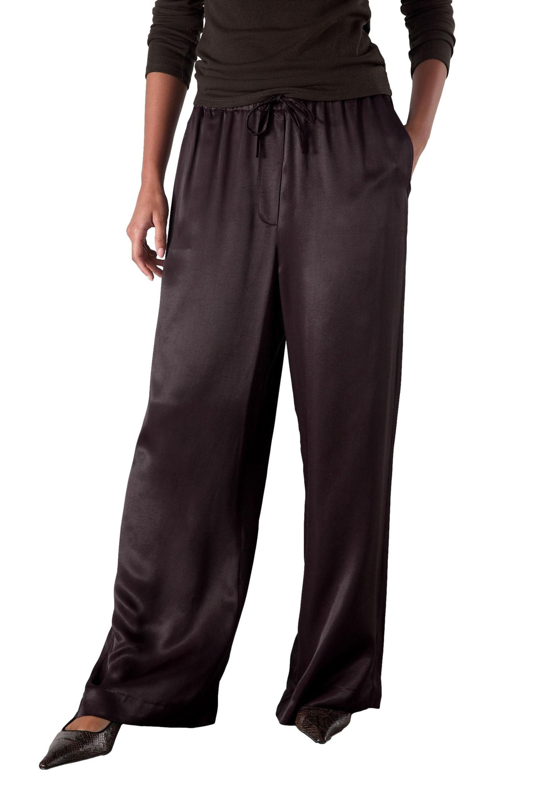 Stoffhose Hose mit weitem Bein und Satin-Bindegürtel