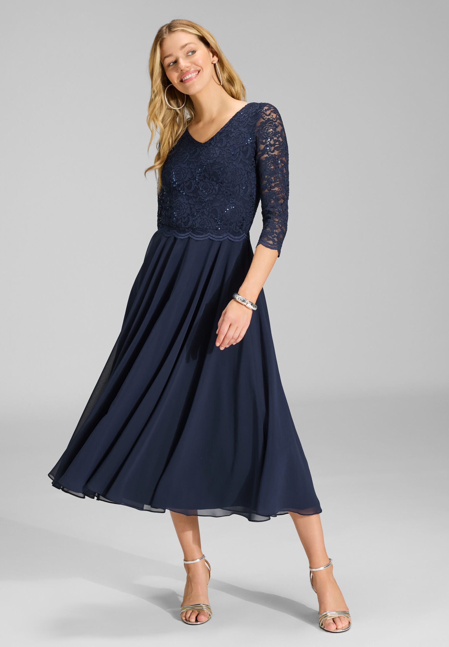 SWING Cocktailkleid Taillierter Schnitt mit ausgestelltem Rockteil