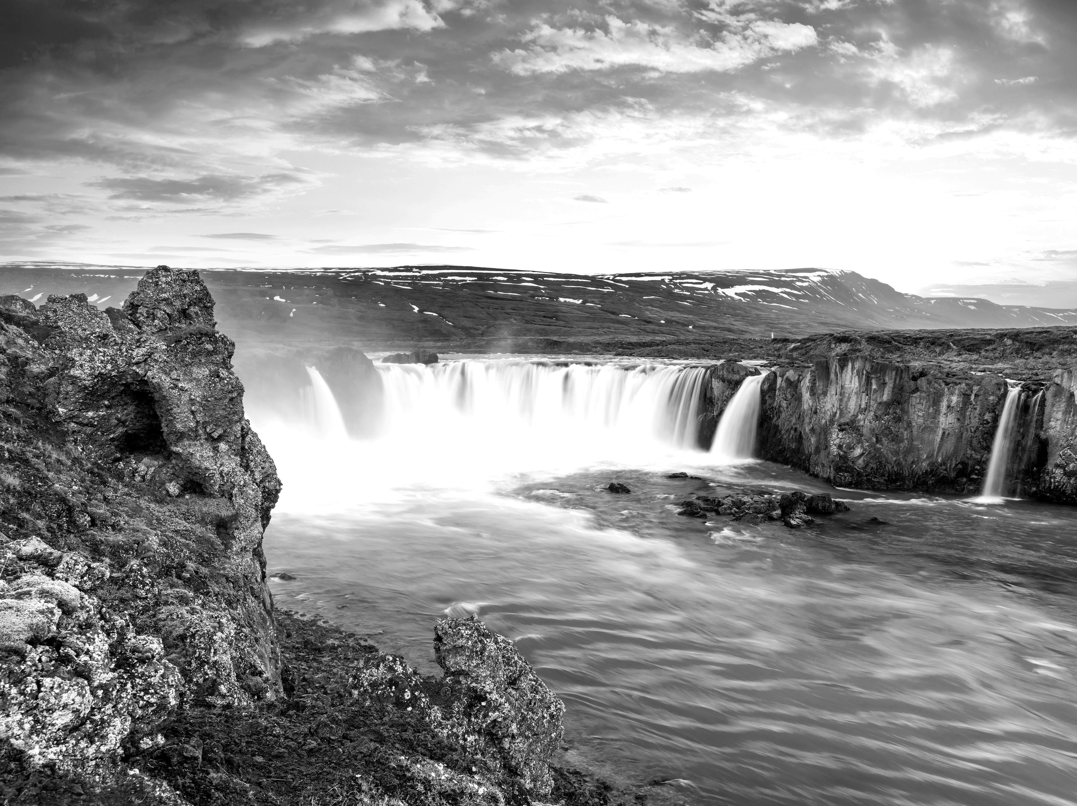 Papermoon Fototapete Wasserfall & Schwarz Weiß