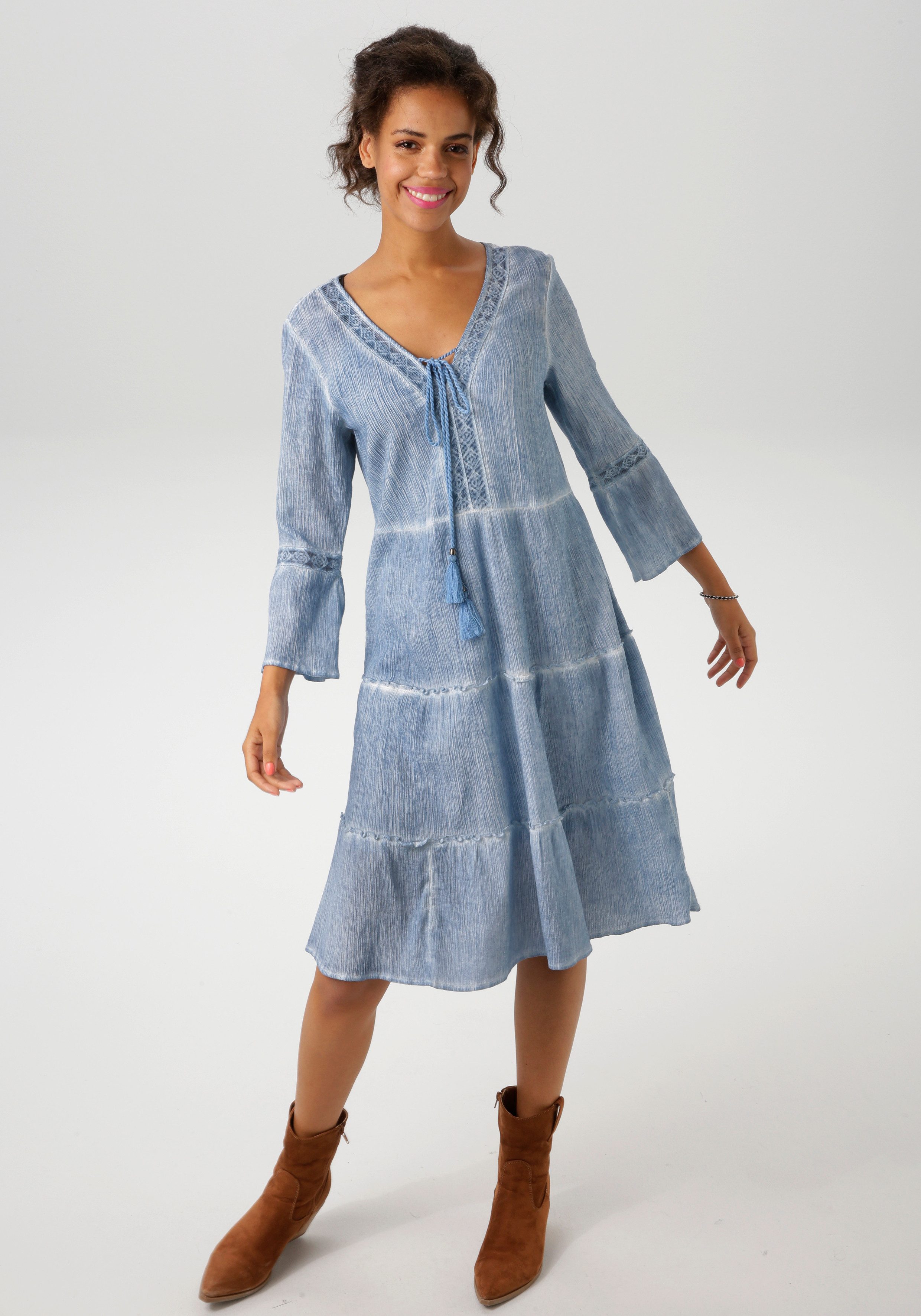 Aniston CASUAL Tunikakleid (mit Jersey-Unterkleid) mit aufwändiger Spitzenverzierung