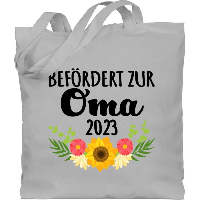 Shirtracer Umhängetasche Befördert zur Oma 2023 mit Blumen - schwarz Oma Geschenk
