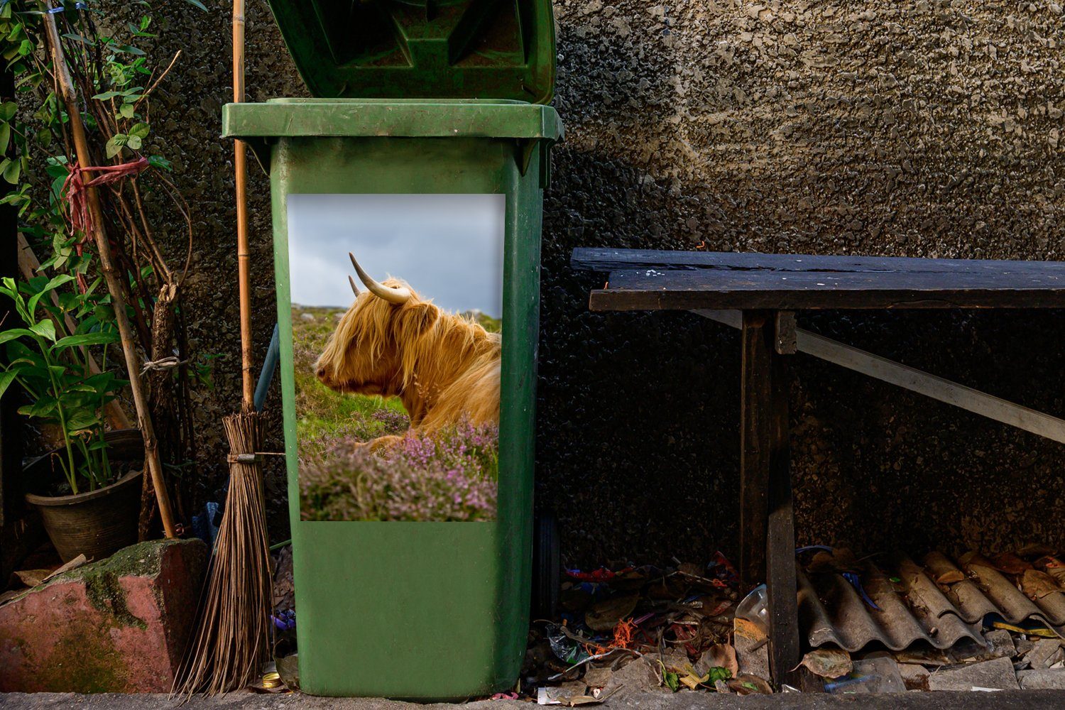 MuchoWow Wandsticker Scottish Highlander Abfalbehälter (1 - Container, Gras Mülltonne, - Mülleimer-aufkleber, Sticker, Blumen St)