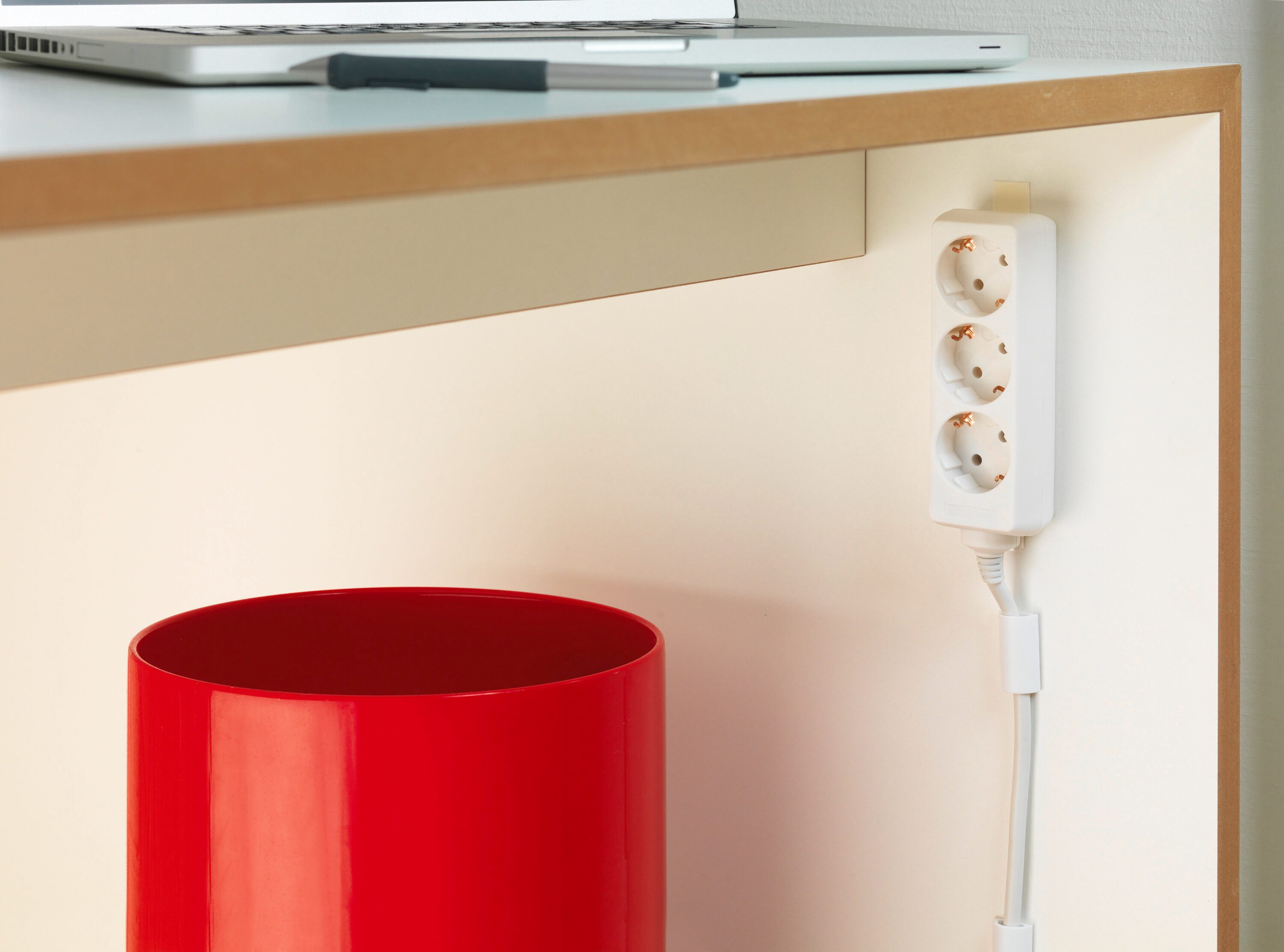 tesa Klebehaken Powerstrips Kabel-Clip, Kabel, (Packung, 3-St., 15 Kabel Clips und 18 Powestrips doppelseitige Klebestreifen), Stripes selbstklebende - Kabelclip klein - kleben statt bohren