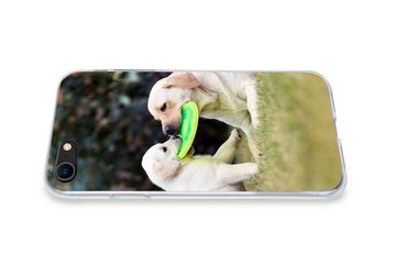 MuchoWow Handyhülle Hund mit seinem Welpen und einem Frisbee, Handyhülle Apple iPhone 7, Smartphone-Bumper, Print, Handy Schutzhülle