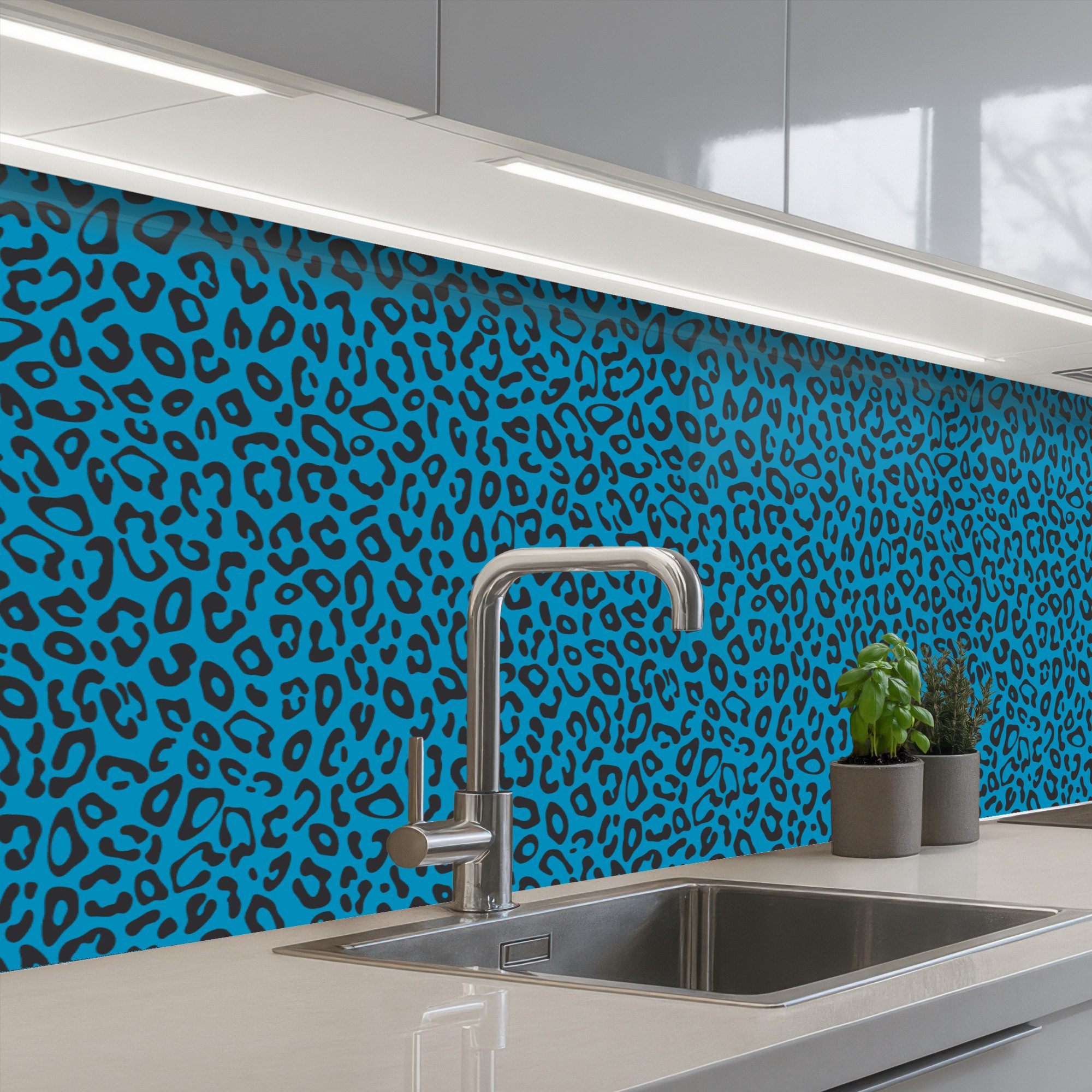 KitchenYeah Küchenrückwand selbstklebend Panther Druck - Blau - Design - Tiere, (1-tlg), Spritzschutz, Küche, Rückwand, Küchenwand, Küchenfront, 300x80 cm