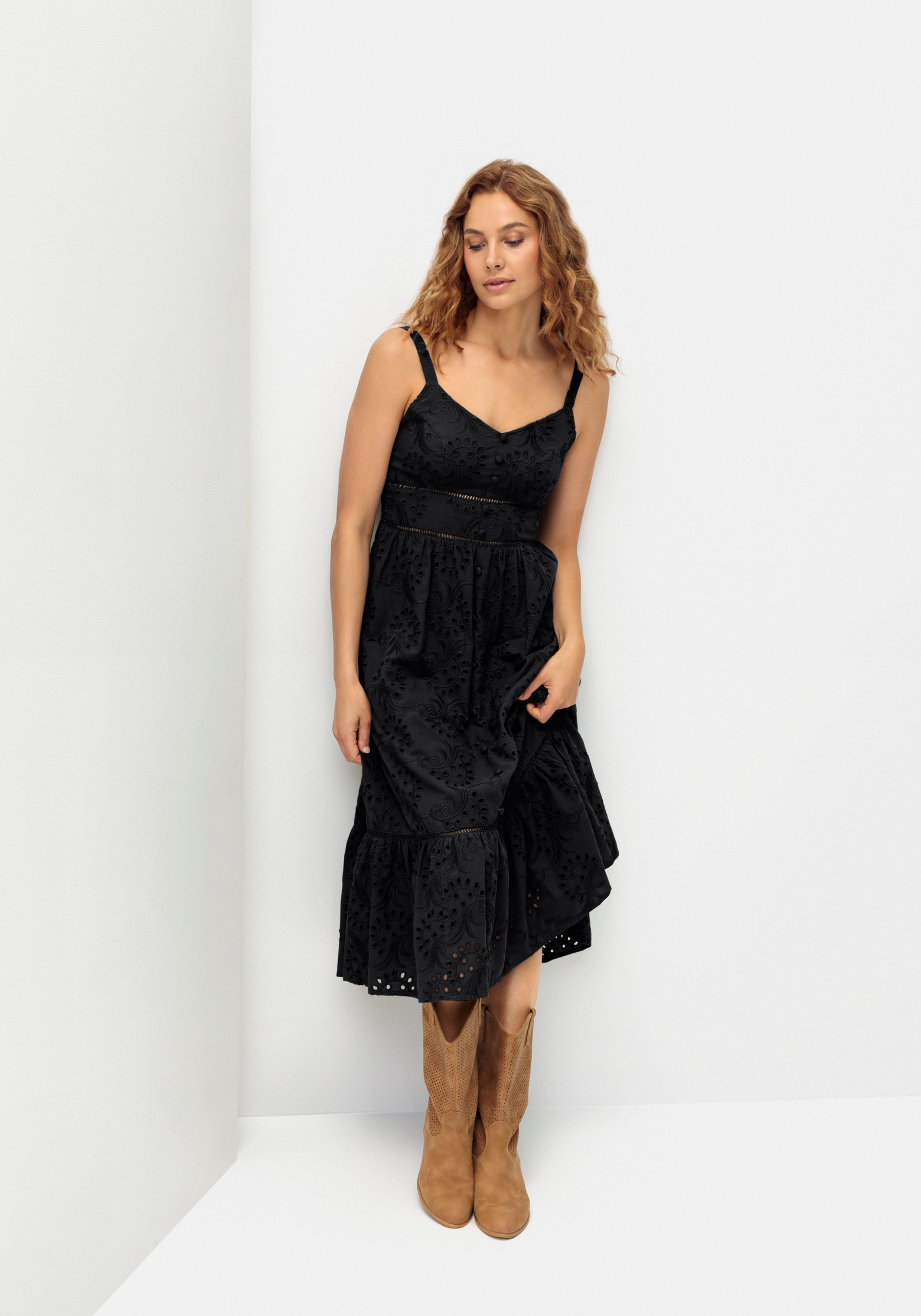 LASCANA Midikleid mit sommerlicher Lochstickerei