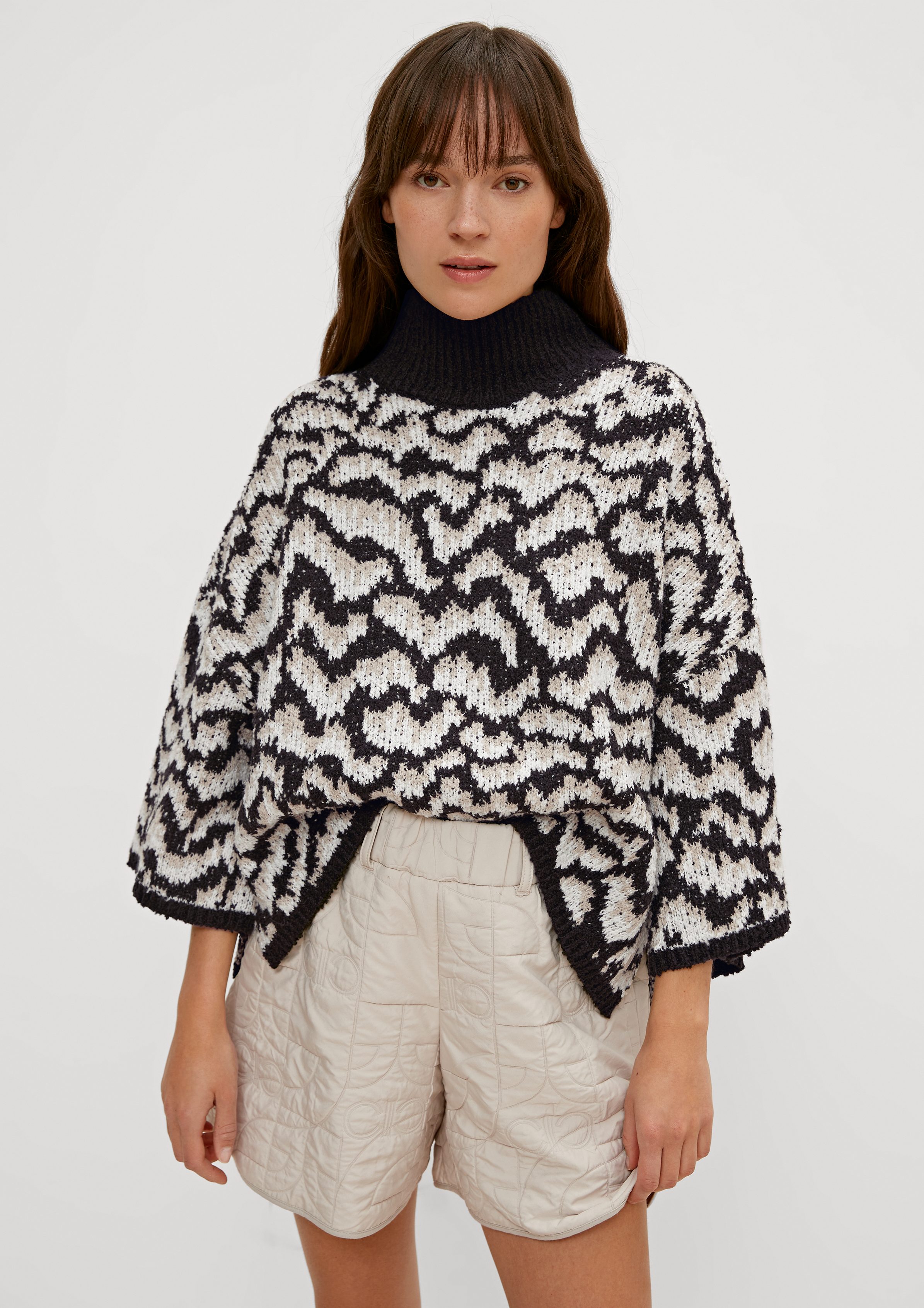 casual mit Poncho comma Schmuckset identity Bouclé-Allovermuster