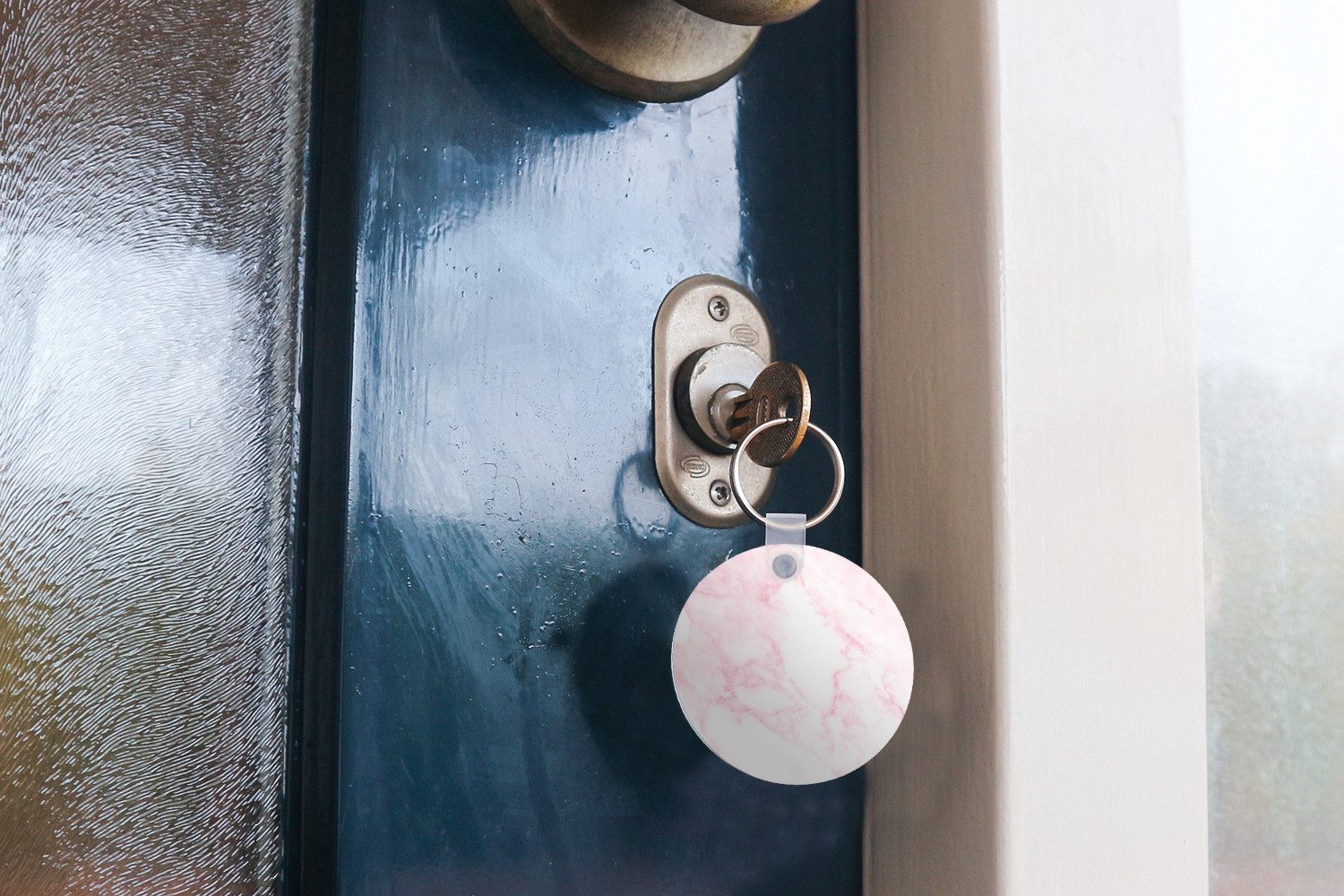 MuchoWow Schlüsselanhänger Marmor - Weiß - Rosa - Chic - Marmoroptik, Rund, Geschenk für Damen / Herren / Kinder mit Schlüsselring, 5x5 cm