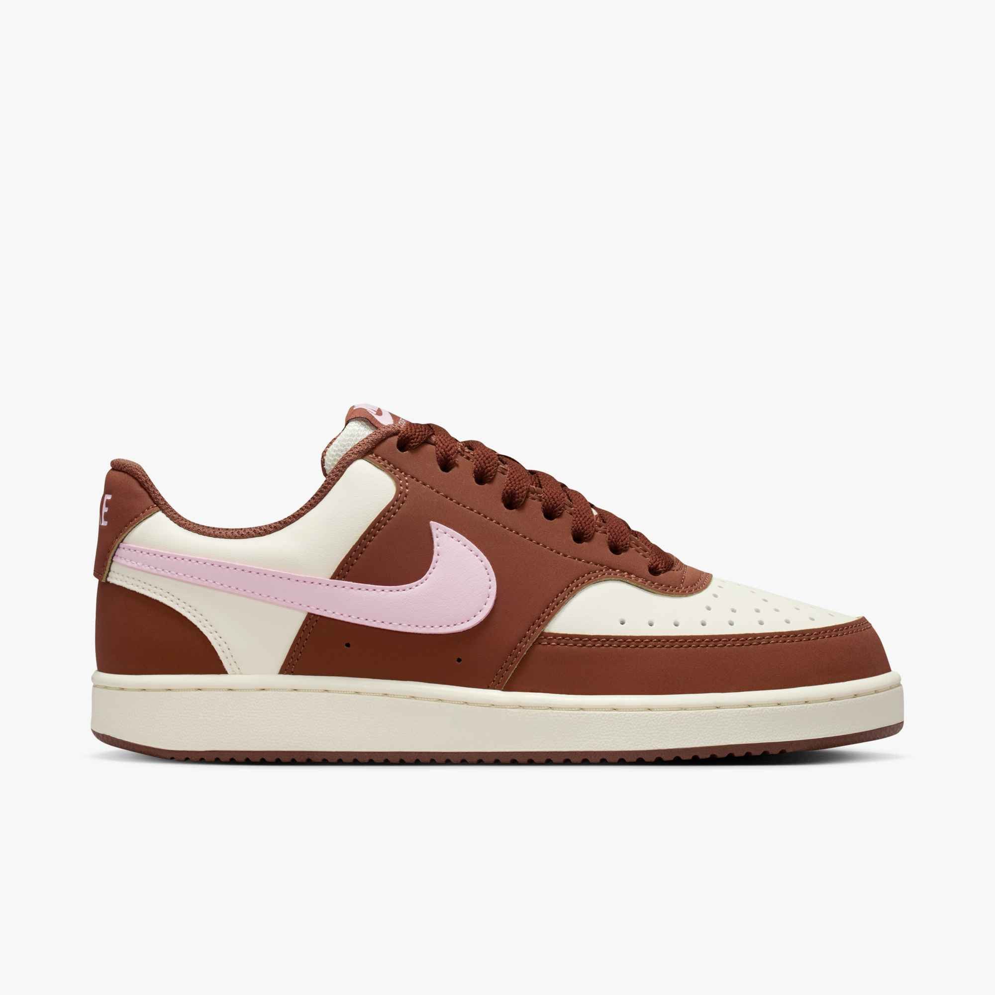 Nike Sportswear W COURT VISION LOW P NBK Sneaker inspiriert vom Design des Nike Air Force