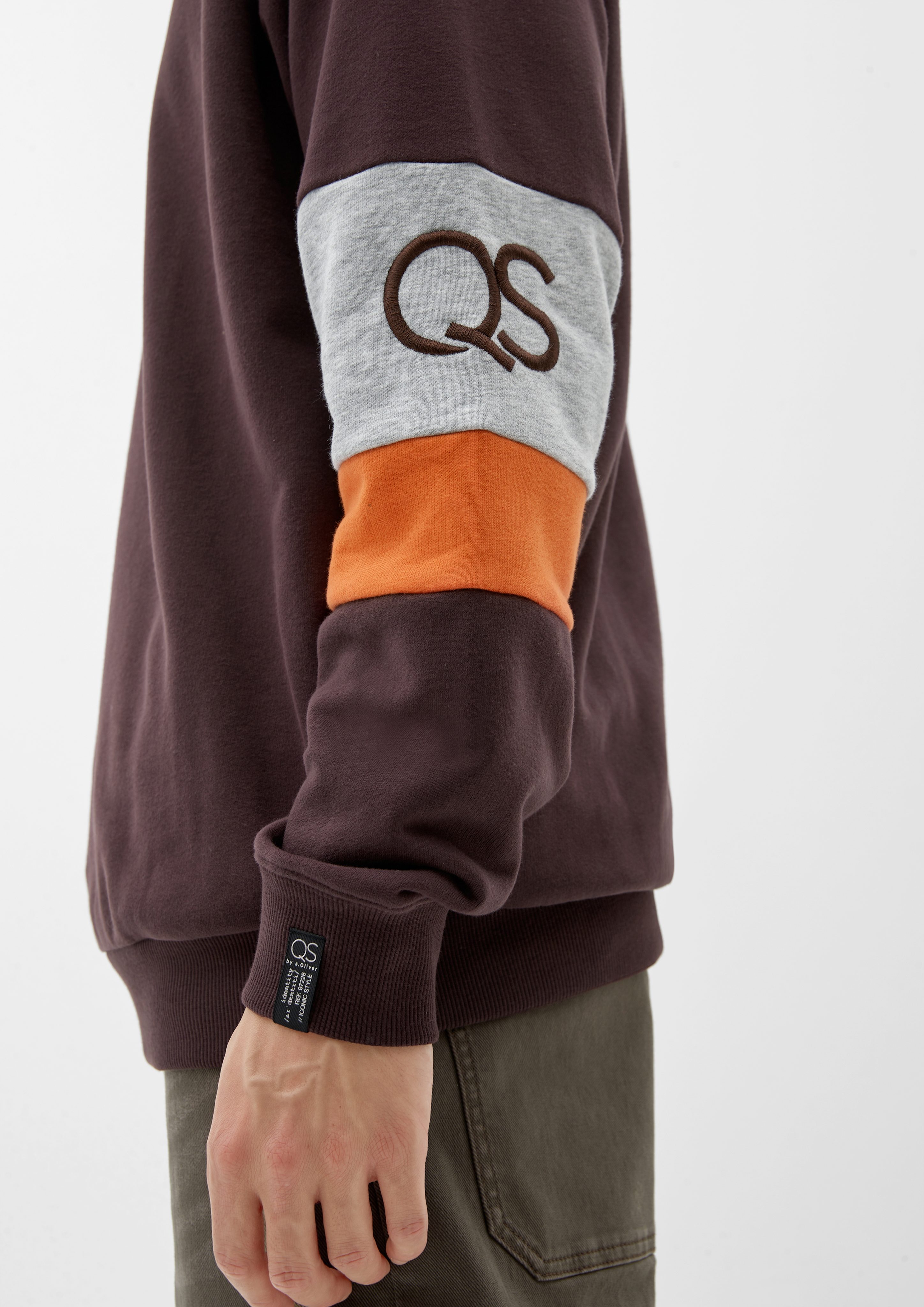 QS Stickerei, bordeaux mit Labelstickereien Sweatshirt Sweatshirt Label-Patch