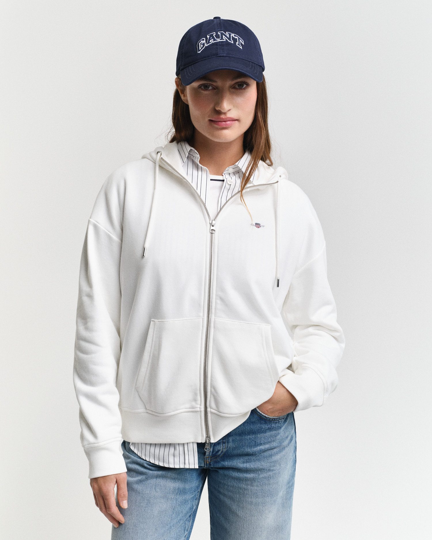 Gant Kapuzensweatjacke SHIELD ZIP HOODIE Grafische GANT-Stickerei auf der B günstig online kaufen