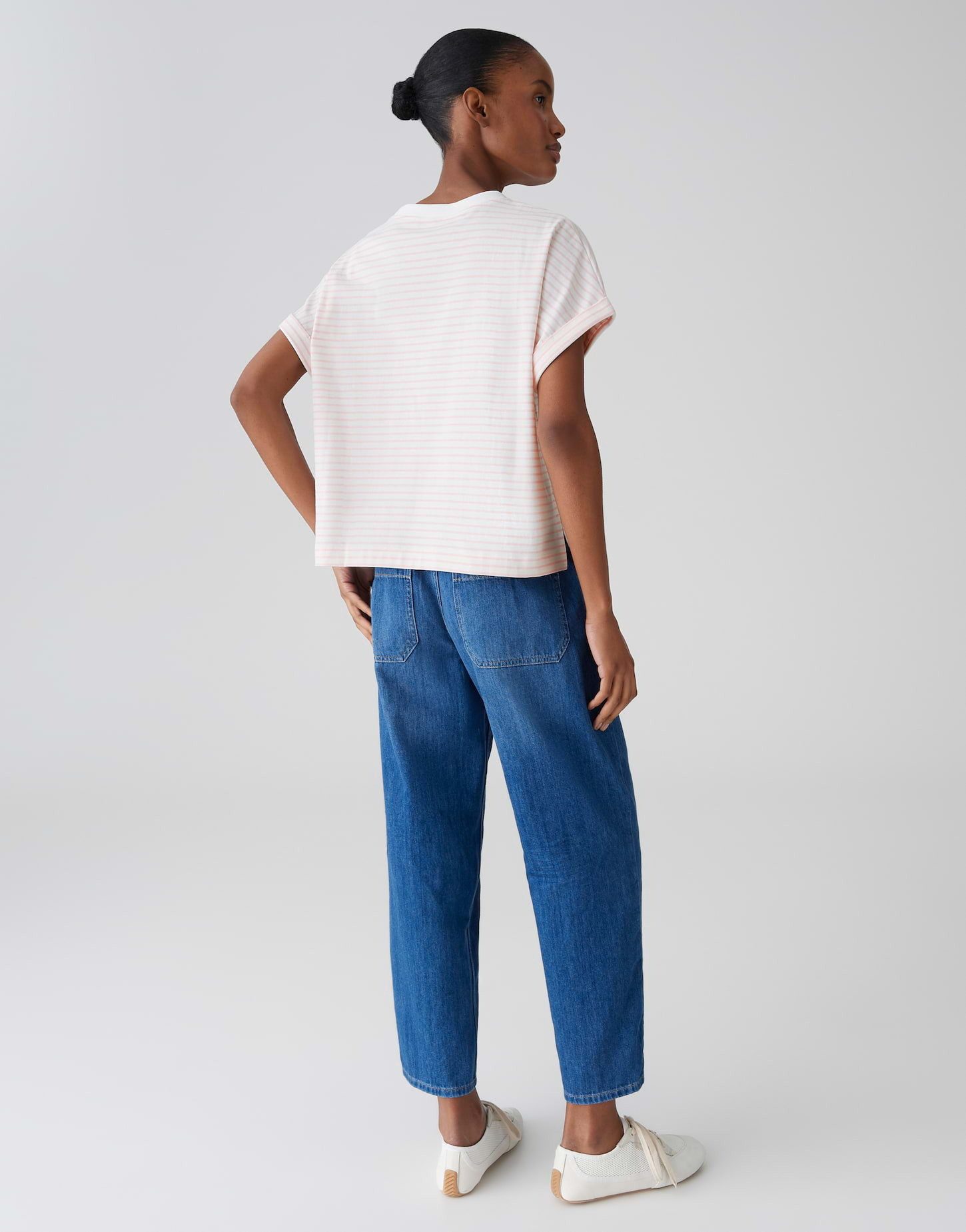 OPUS Kurzarmshirt Gestreiftes T-Shirt aus BCI Cotton Mix Slim Fit Figurbetonter Schnitt, kontrastfarbene Rippbündchen