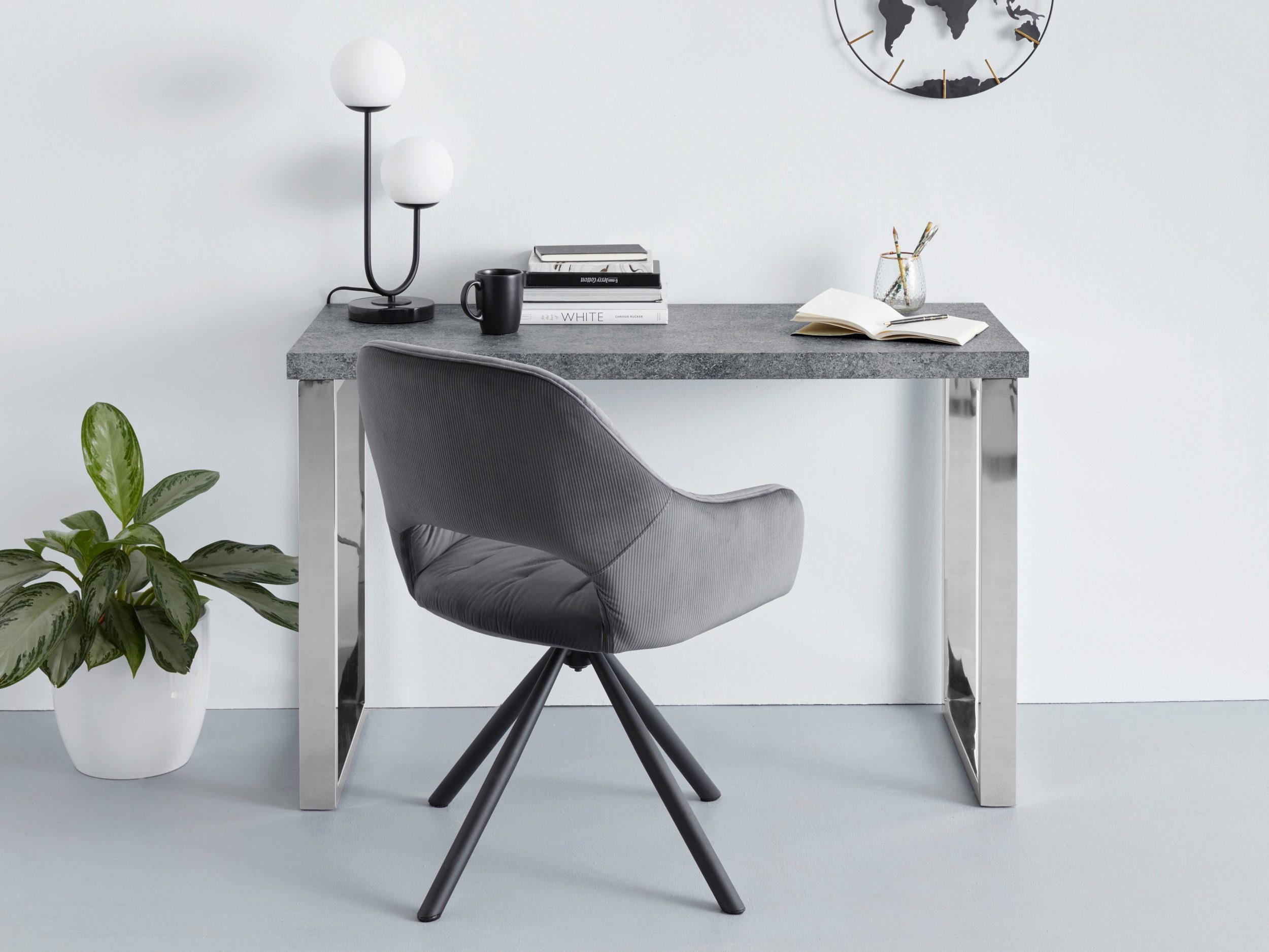 loft24 Schreibtisch Dave, Bürotisch, Tischplatte in Beton Optik, Chrom-Gestell, Breite 120 cm