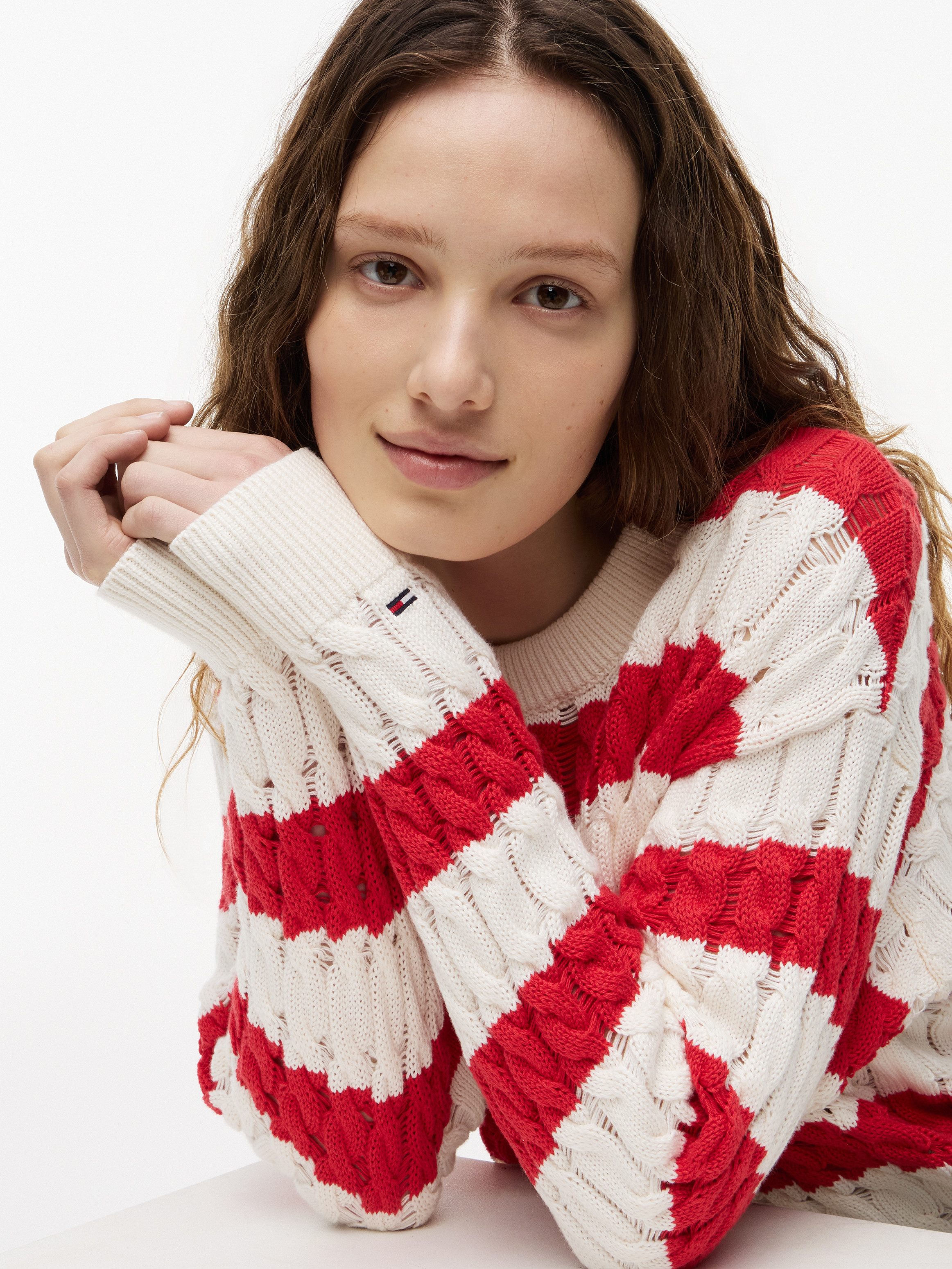 Tommy Jeans Rundhalspullover TJW LOOSE CABLE SWEATER EXT Baumwolle, mit Zopfmuster