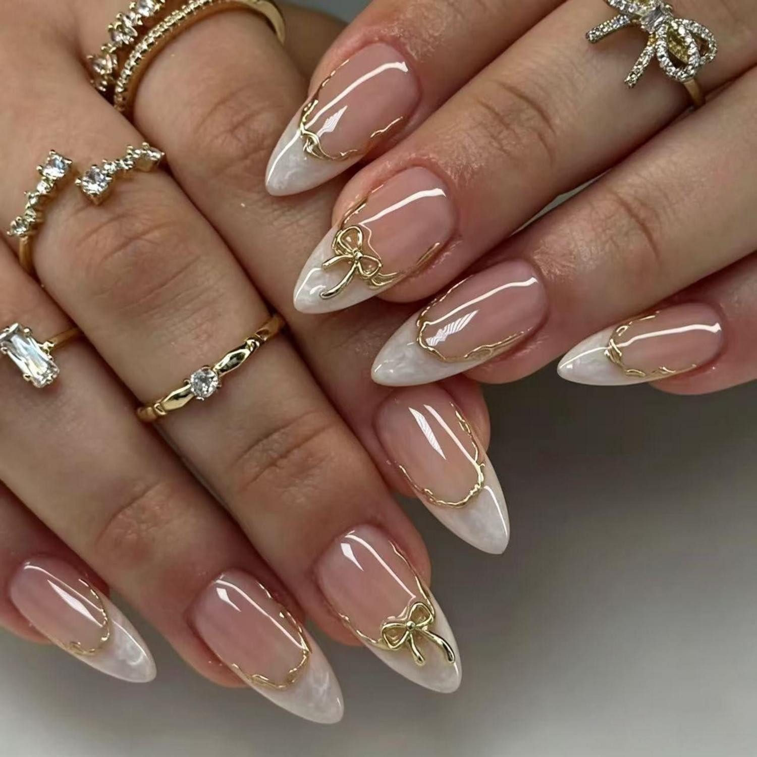 LuxusKollektion Kunstfingernägel Press on Nails Kurz Perlmuttfarben French Schleife Gold, 25-tlg.