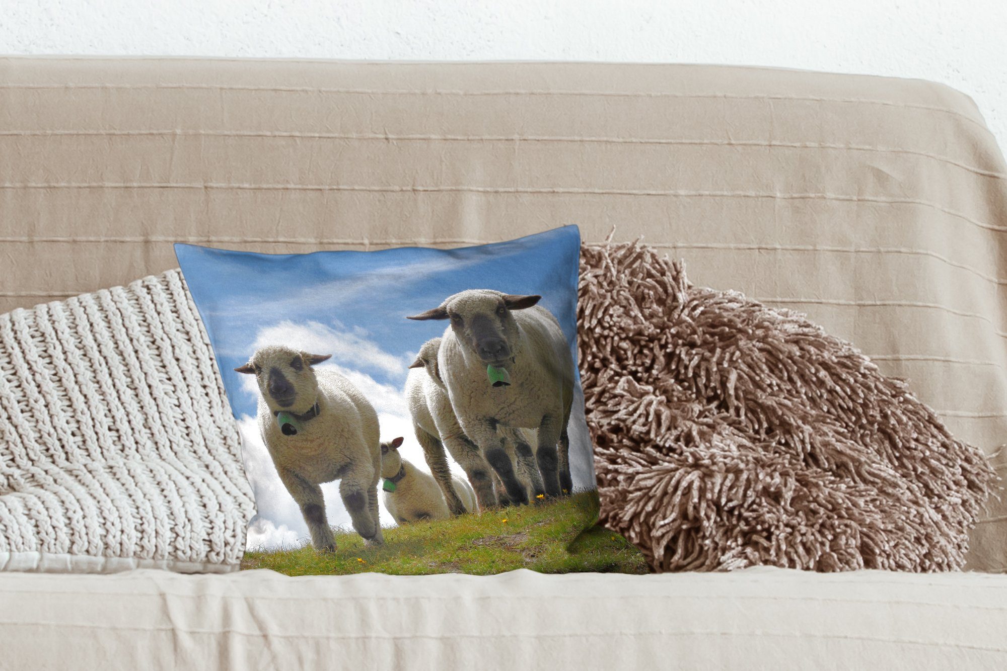 Schafe Schlafzimmer, Füllung für Dekokissen MuchoWow Sofakissen Zierkissen Wohzimmer, - Alpen, - mit Deko, Berge