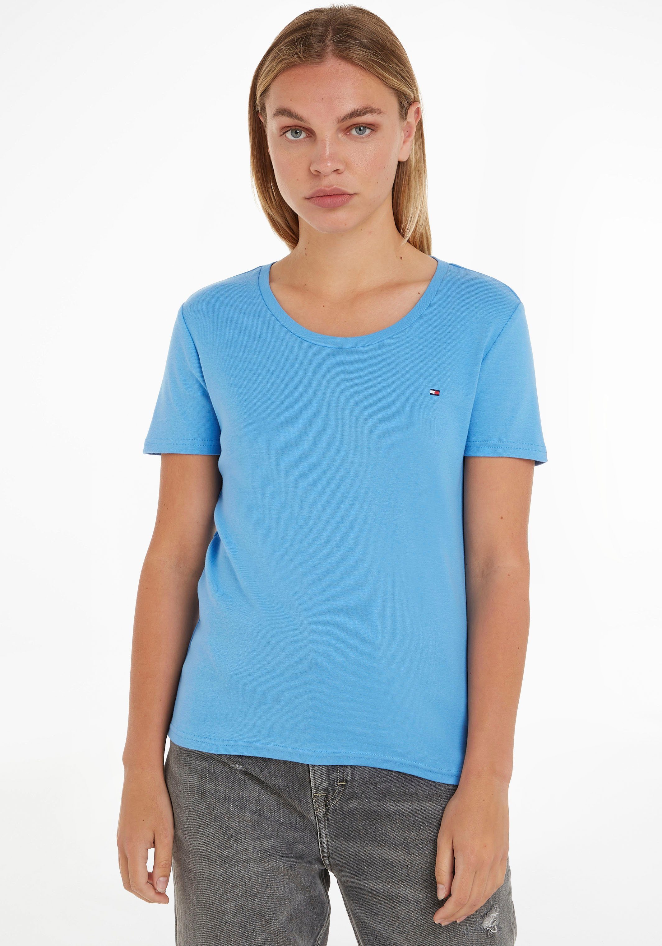 Tommy Hilfiger T-Shirt SLIM CODY RIB C-NK SS mit dezenter Tommy Hilfiger Logostickerei